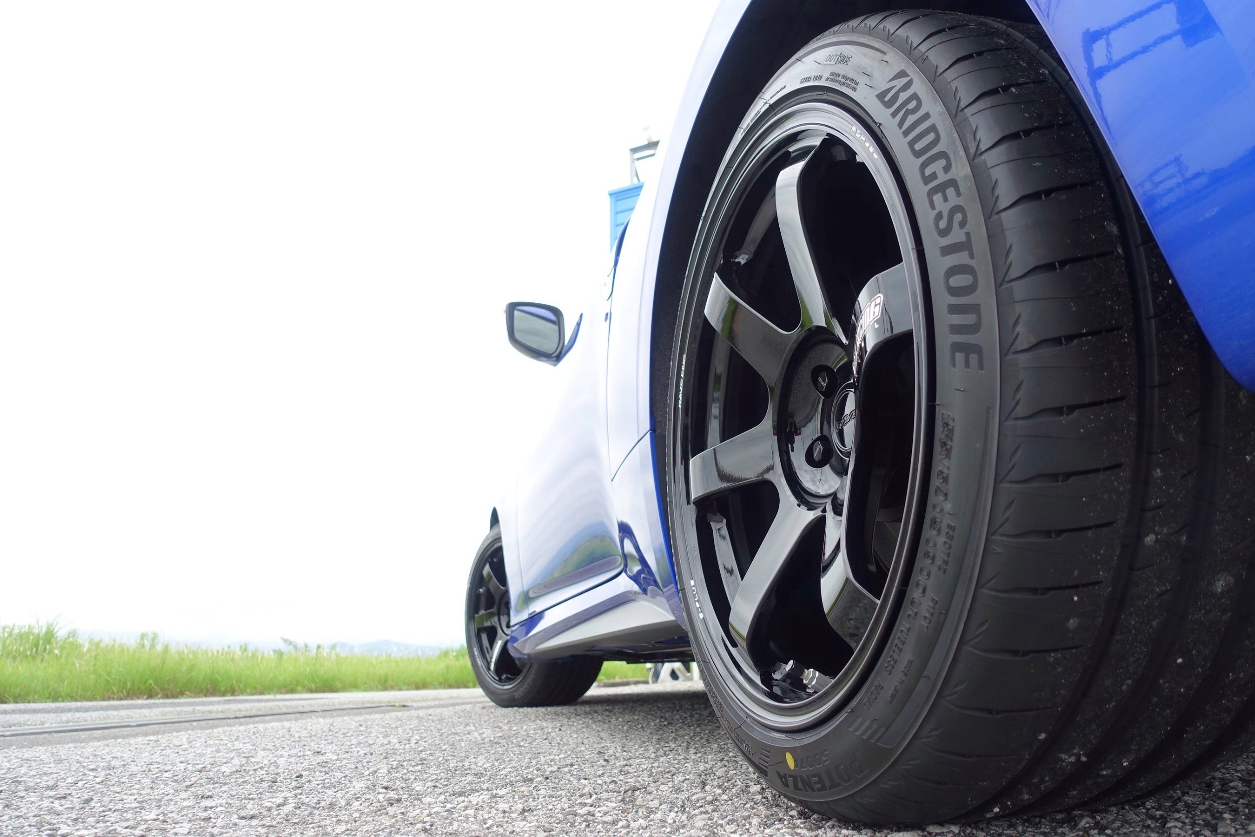 迫力のあるレーシングコンケイブはZだけの特権です！日産