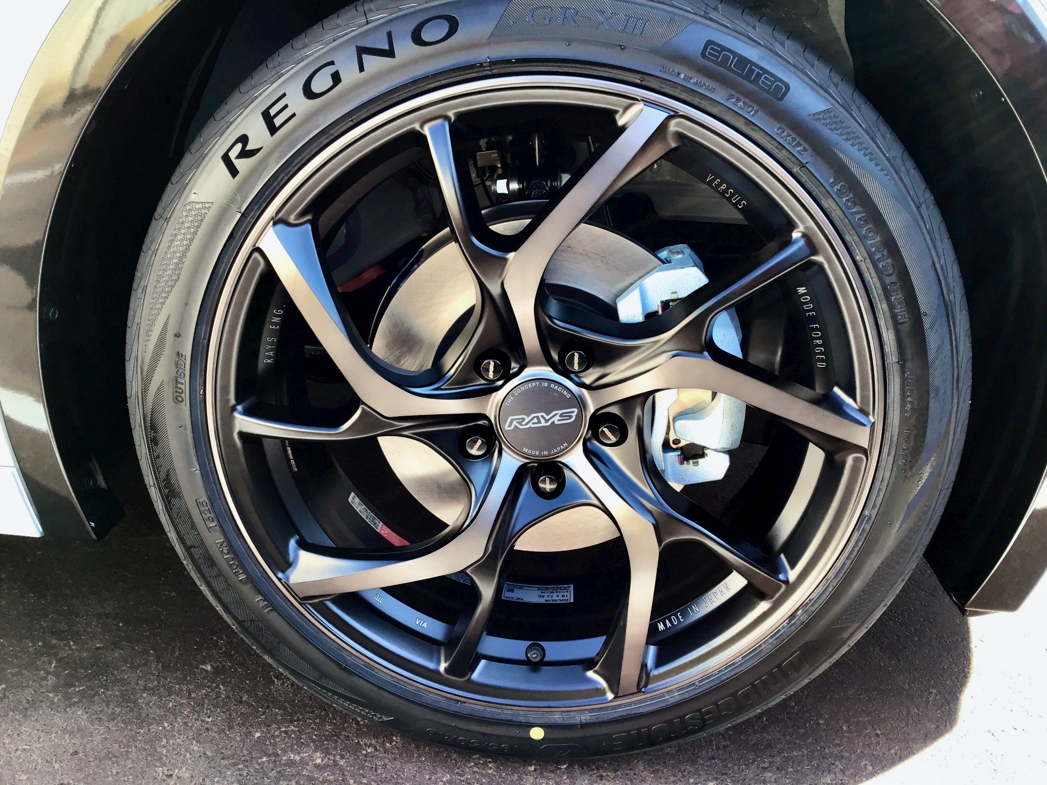 60プリウスにRAYS VMF C-01 プリウスエディション×REGNO GR-XⅢ