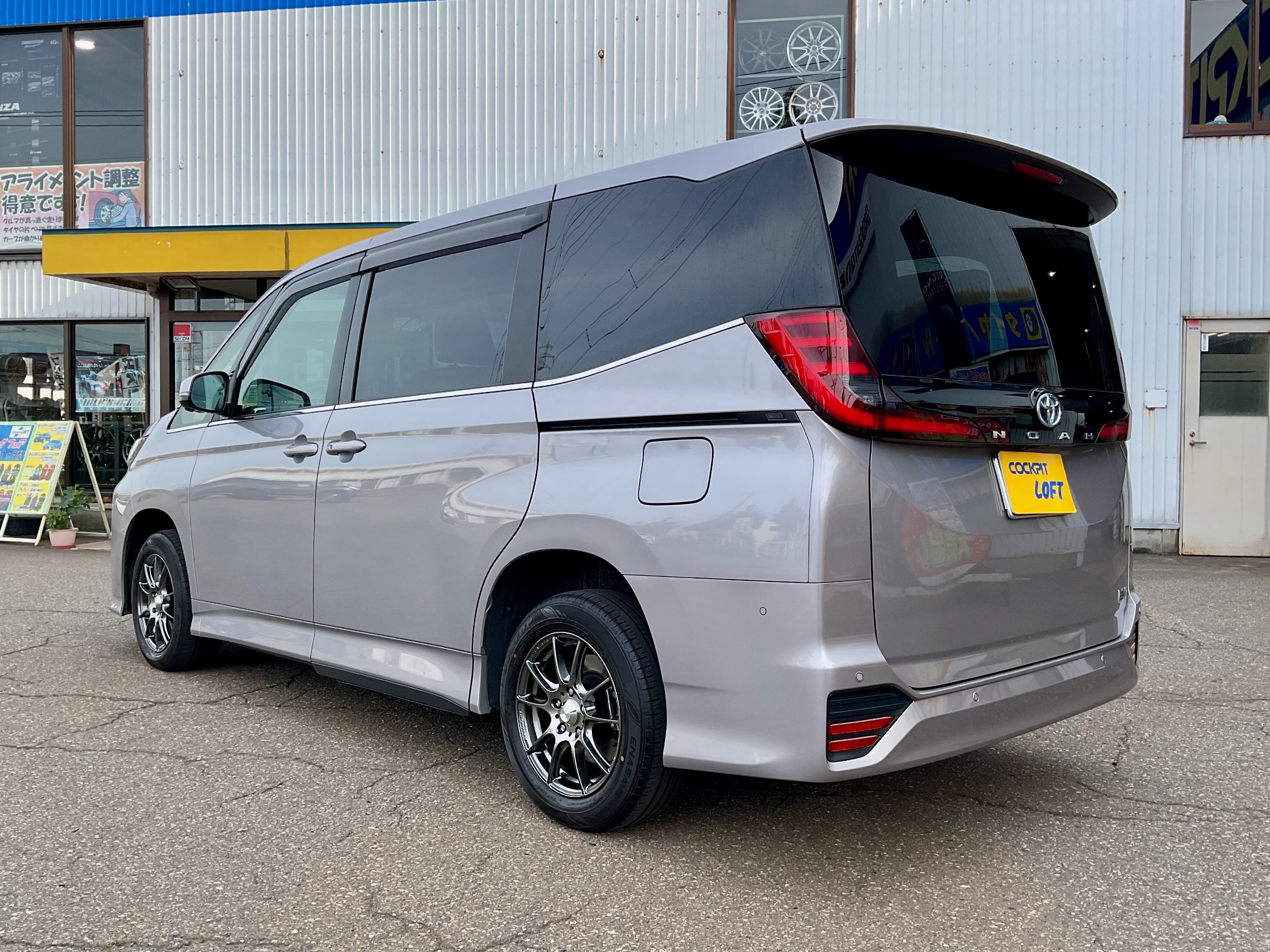 NOAHにウェッズスポーツSA-25Rを装着 | オーナーズカーインデックス