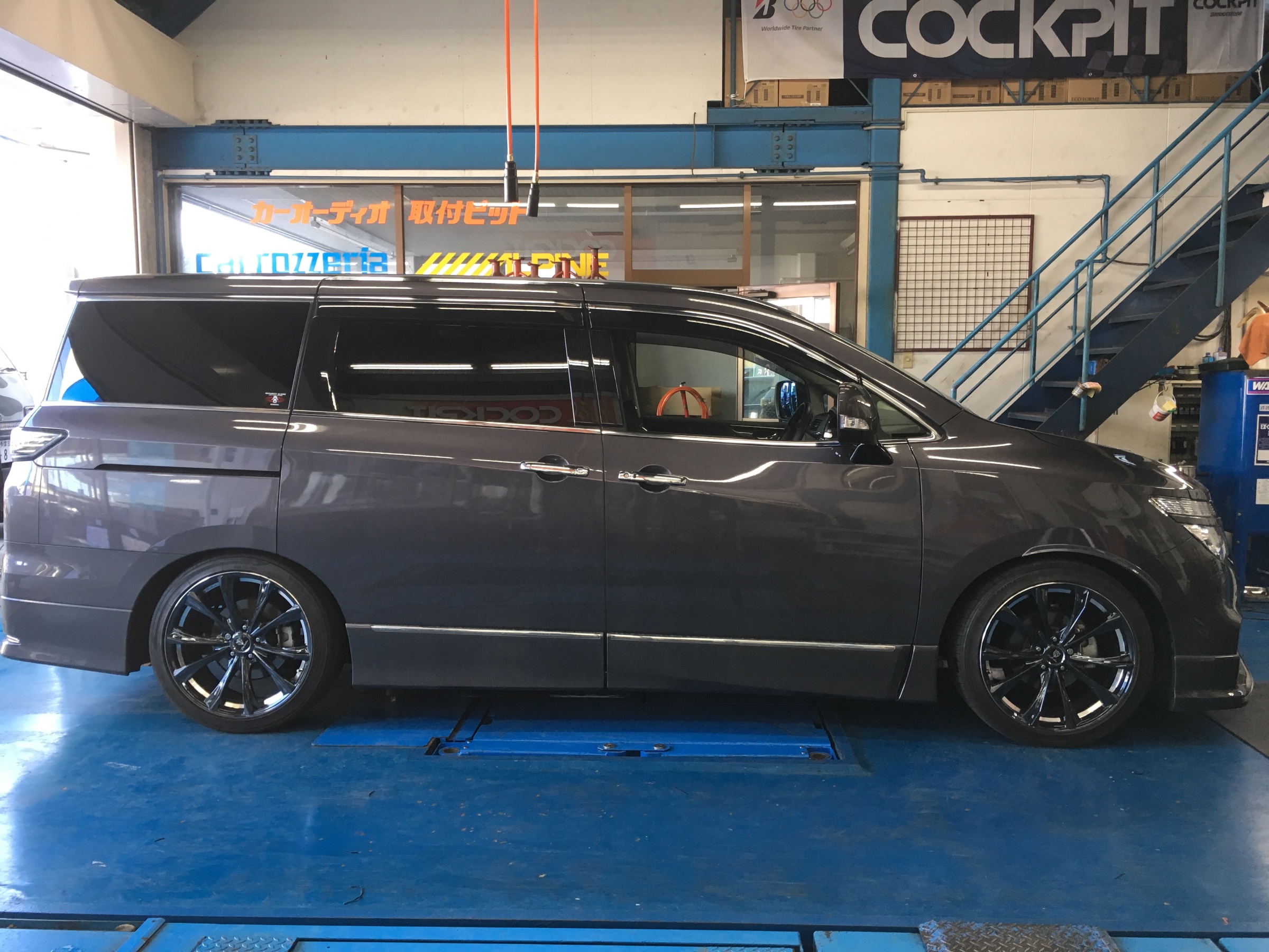 E52 車高調取り付け 日産 エルグランド 足まわり サスペンション ブレーキ カスタマイズ日記 コクピット 相模原 車 のカスタマイズにかかわるスタッフより