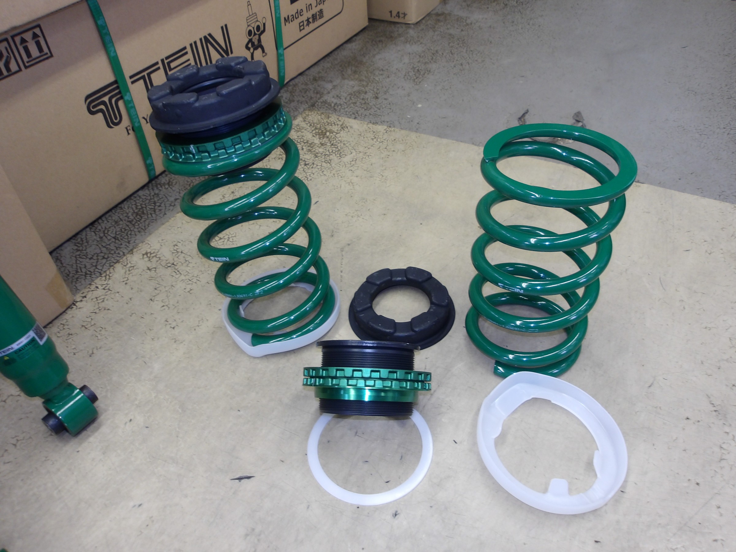 ステップワゴン（RF3）テイン製車高調「STREET BASIS Z」装着