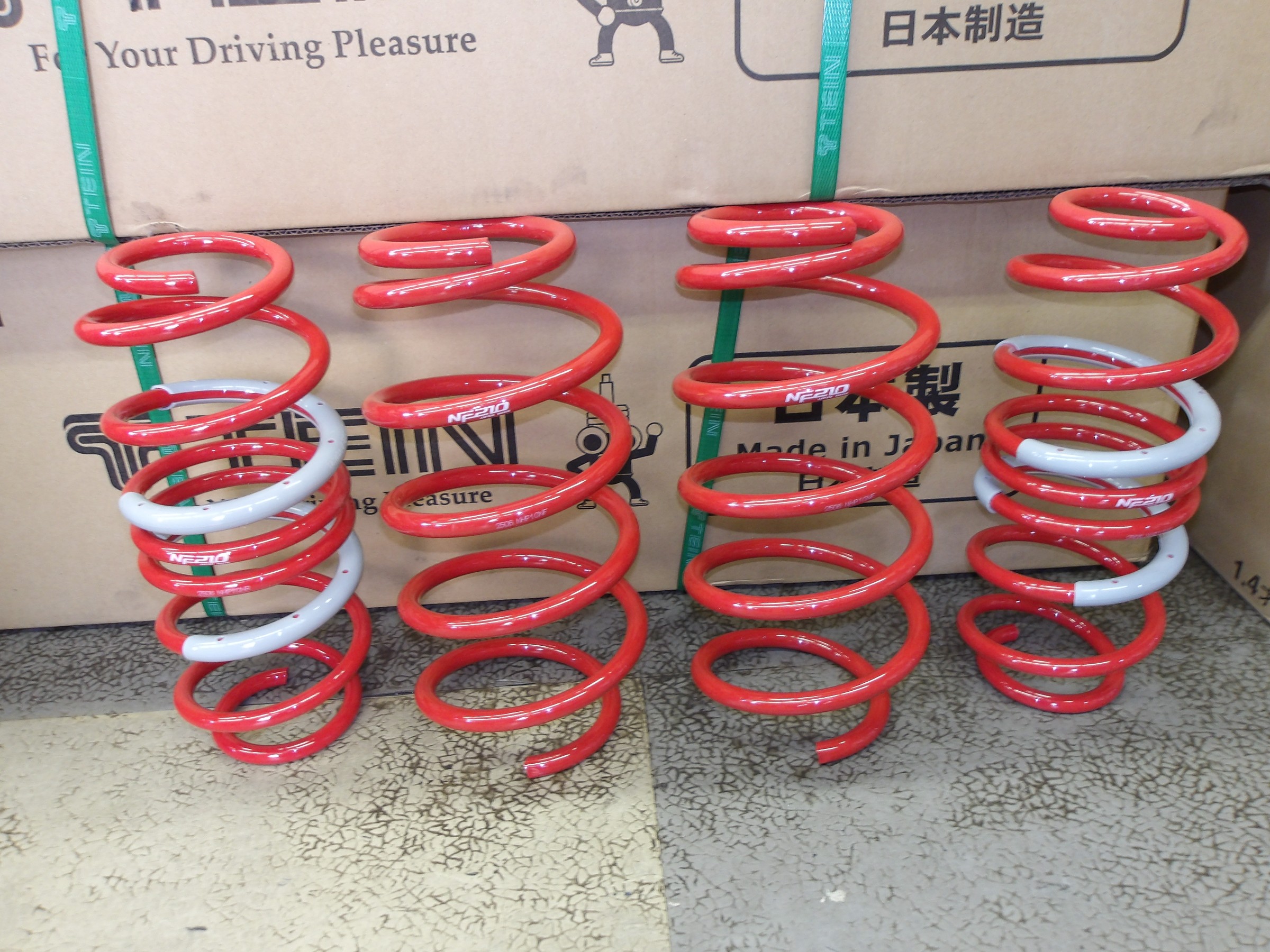 アクア（NHP10）タナベ製ローダウンスプリング「SUSTEC：NF210」装着