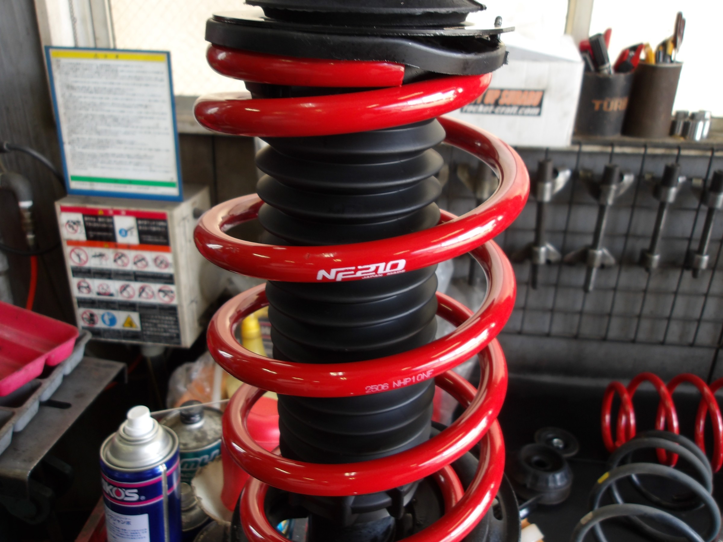 赤 サスペンションスプリング 4本セット アクア タナベ？