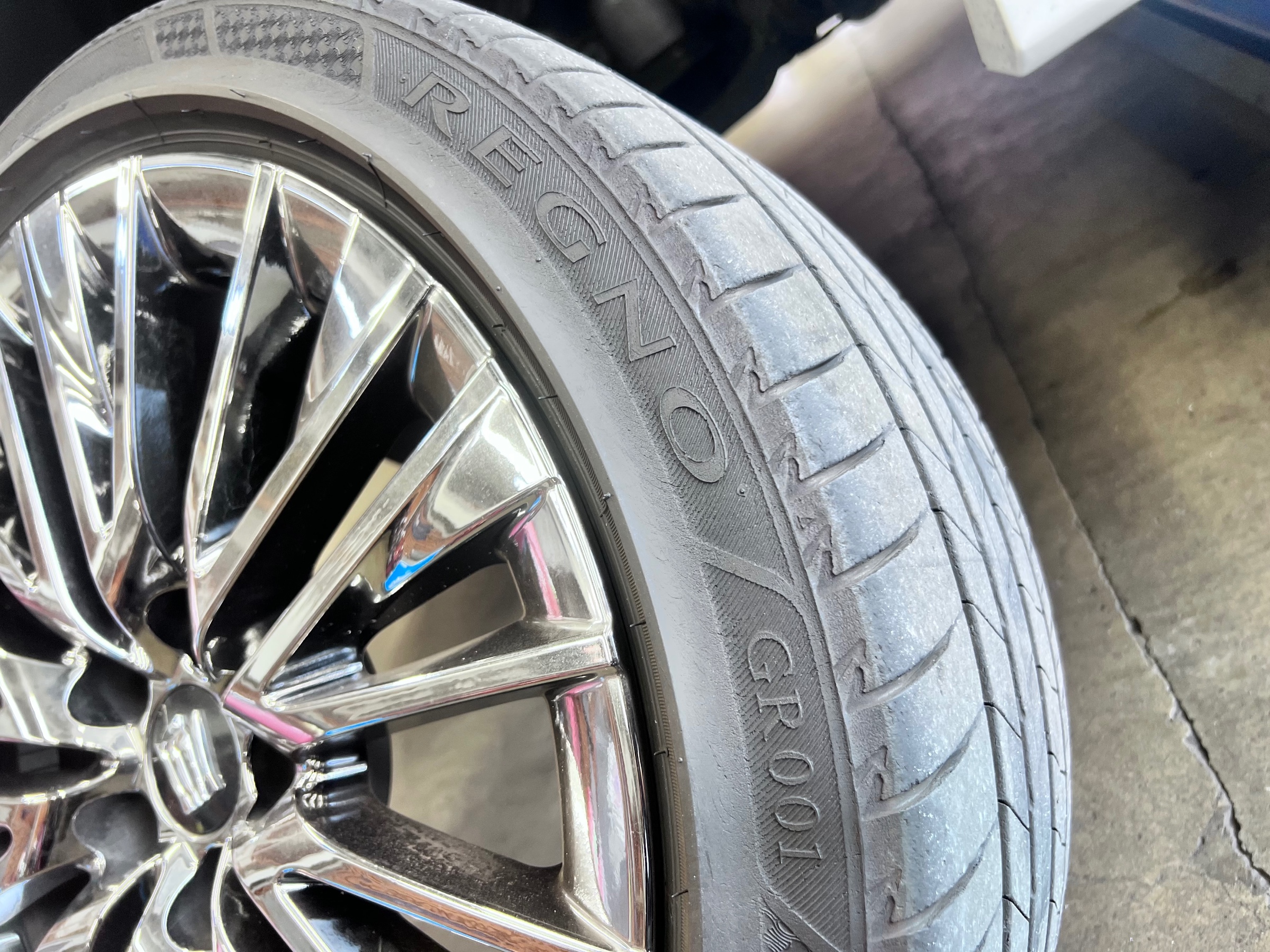 220系 クラウン G Executive 『 REGNO レグノ GR-XⅢ 』装着で
