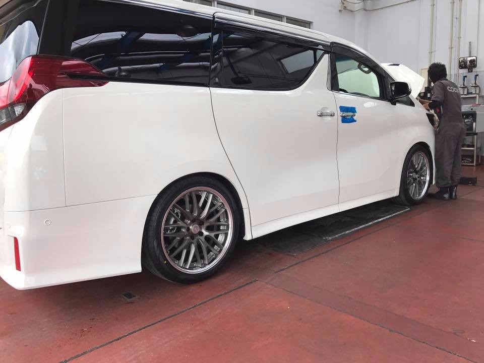 ヘッドライト光軸テスターにて調整