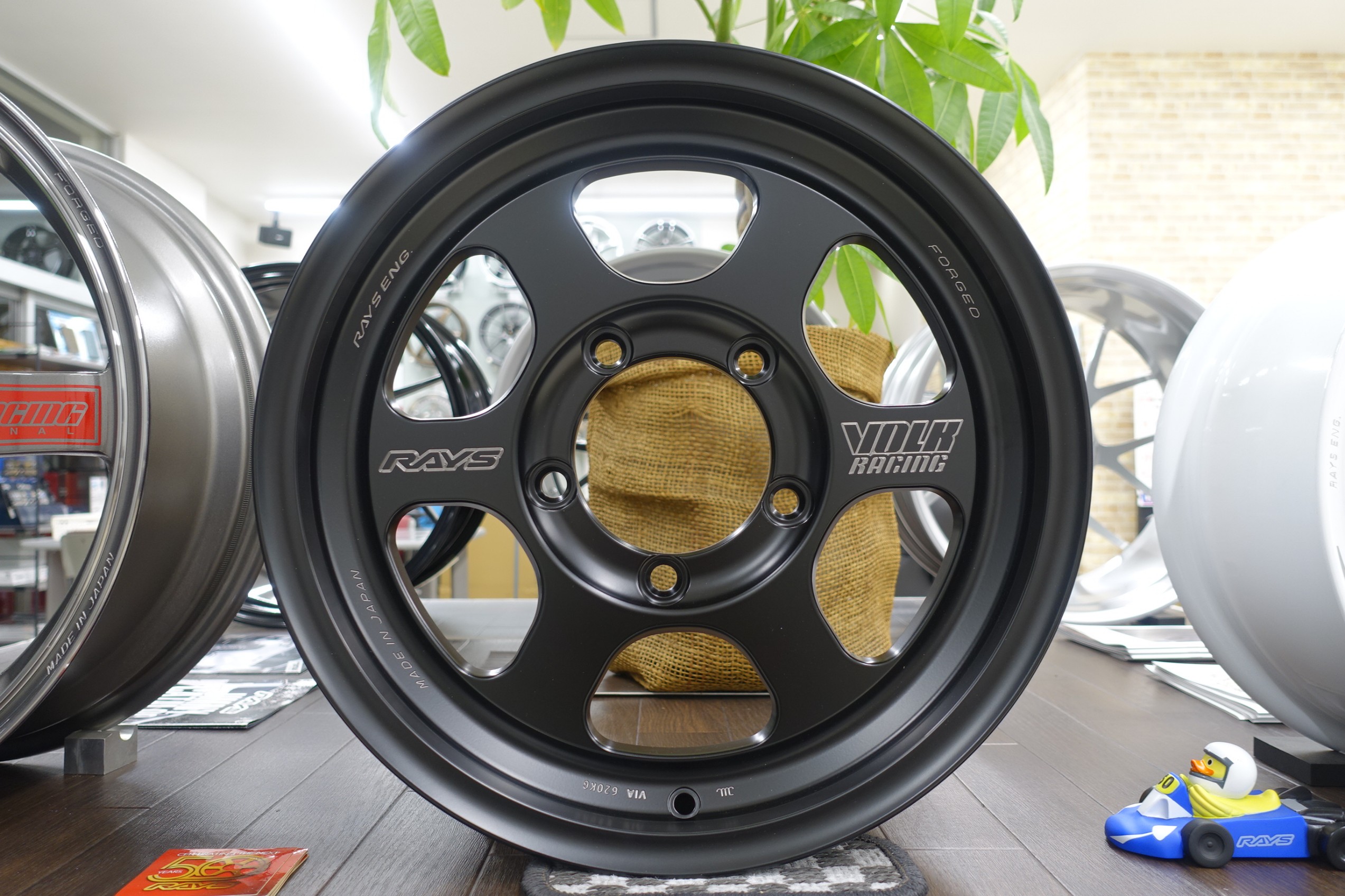 ジムニー・シエラに人気の「RAYS TE37XT for J」に、限定モデル