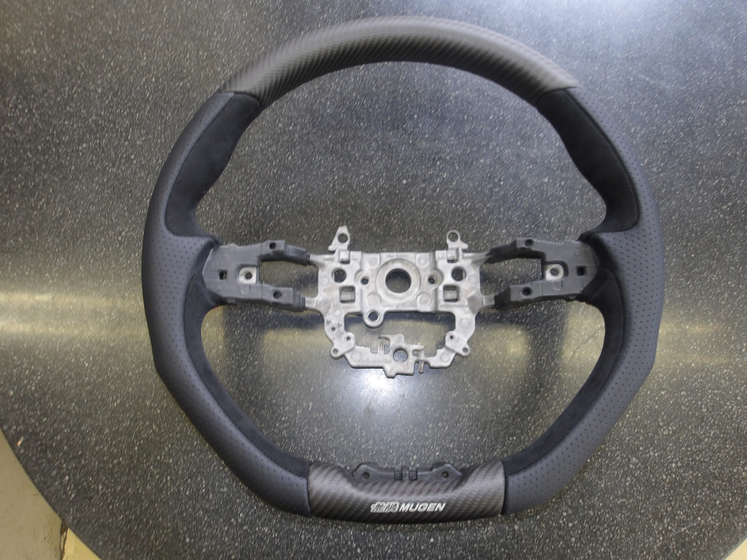 シビック タイプR（FL5）無限製スポーツステアリング装着（持込み