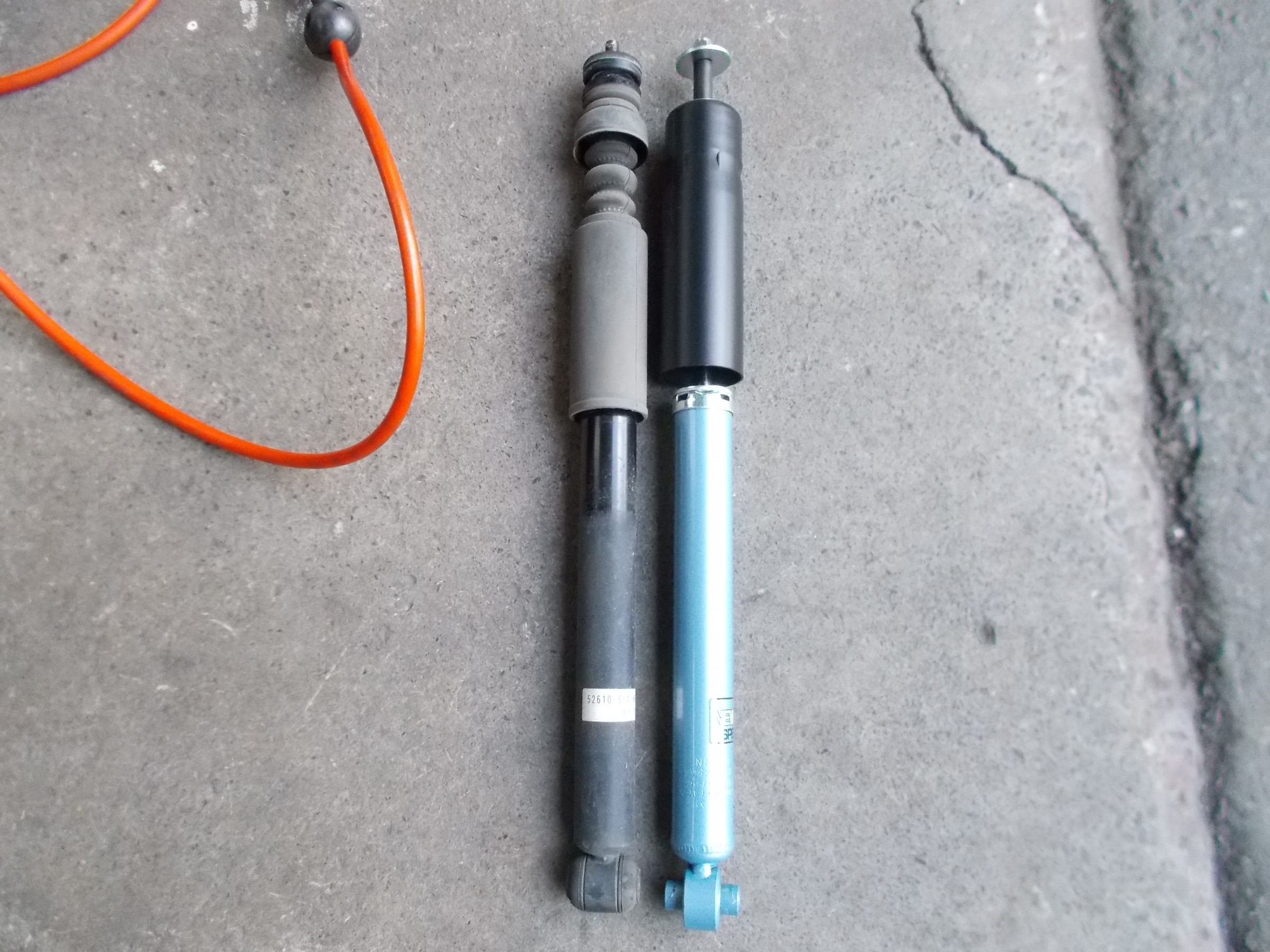 ゼスト KYB製ショックアブソーバー装着＆アライメント作業。 | ホンダ