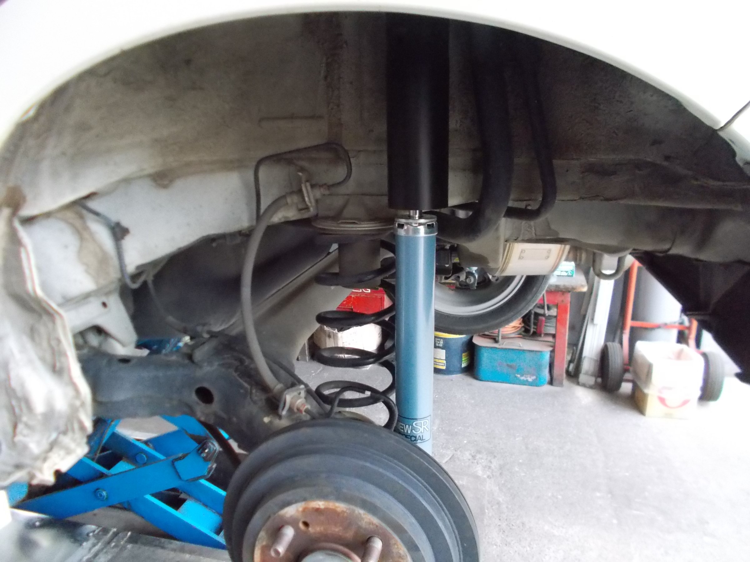 ゼスト KYB製ショックアブソーバー装着＆アライメント作業。 | ホンダ