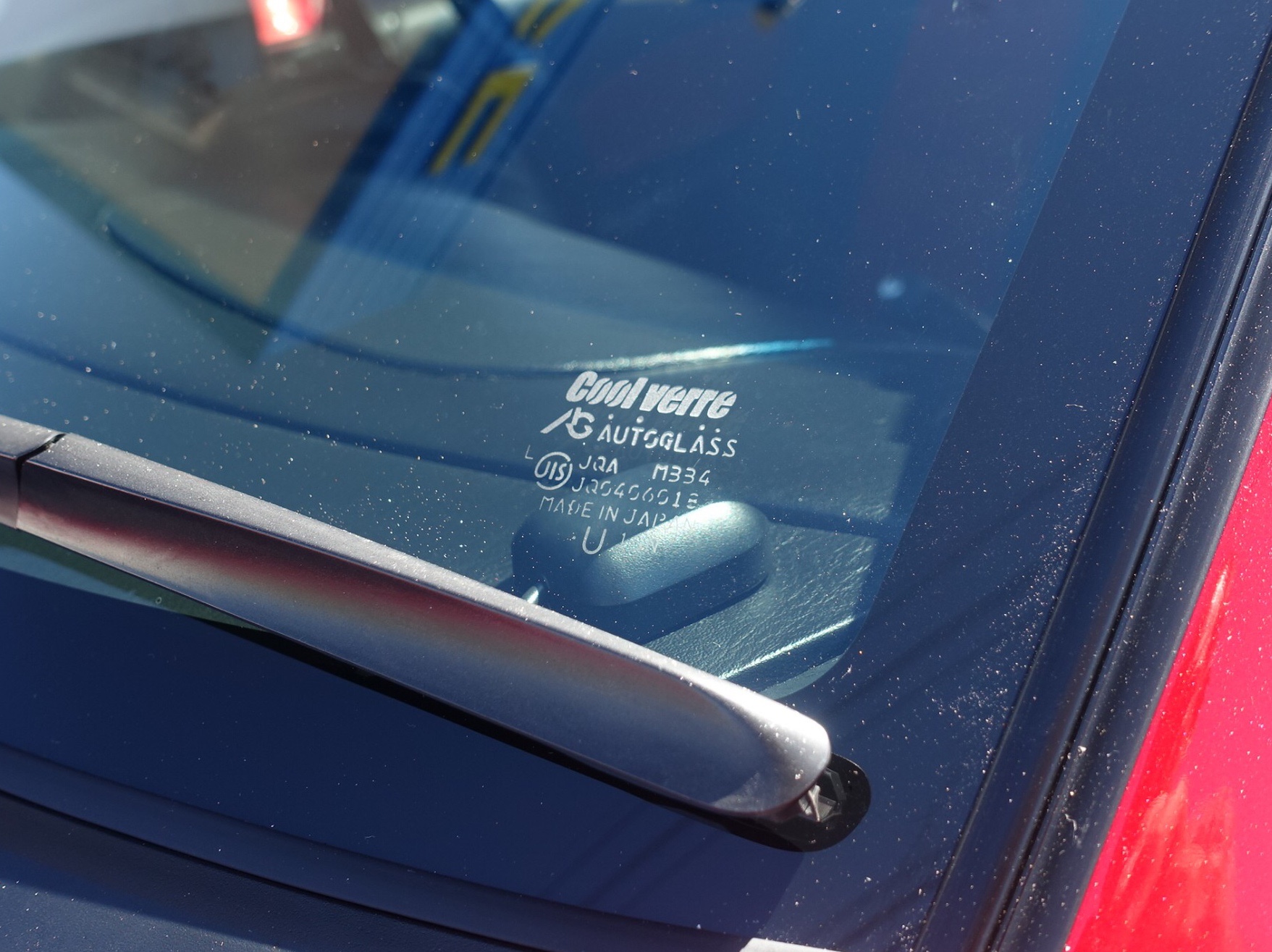 飛び石で割れたフロントガラスを交換して暑い車内とサヨナラ！マツダ