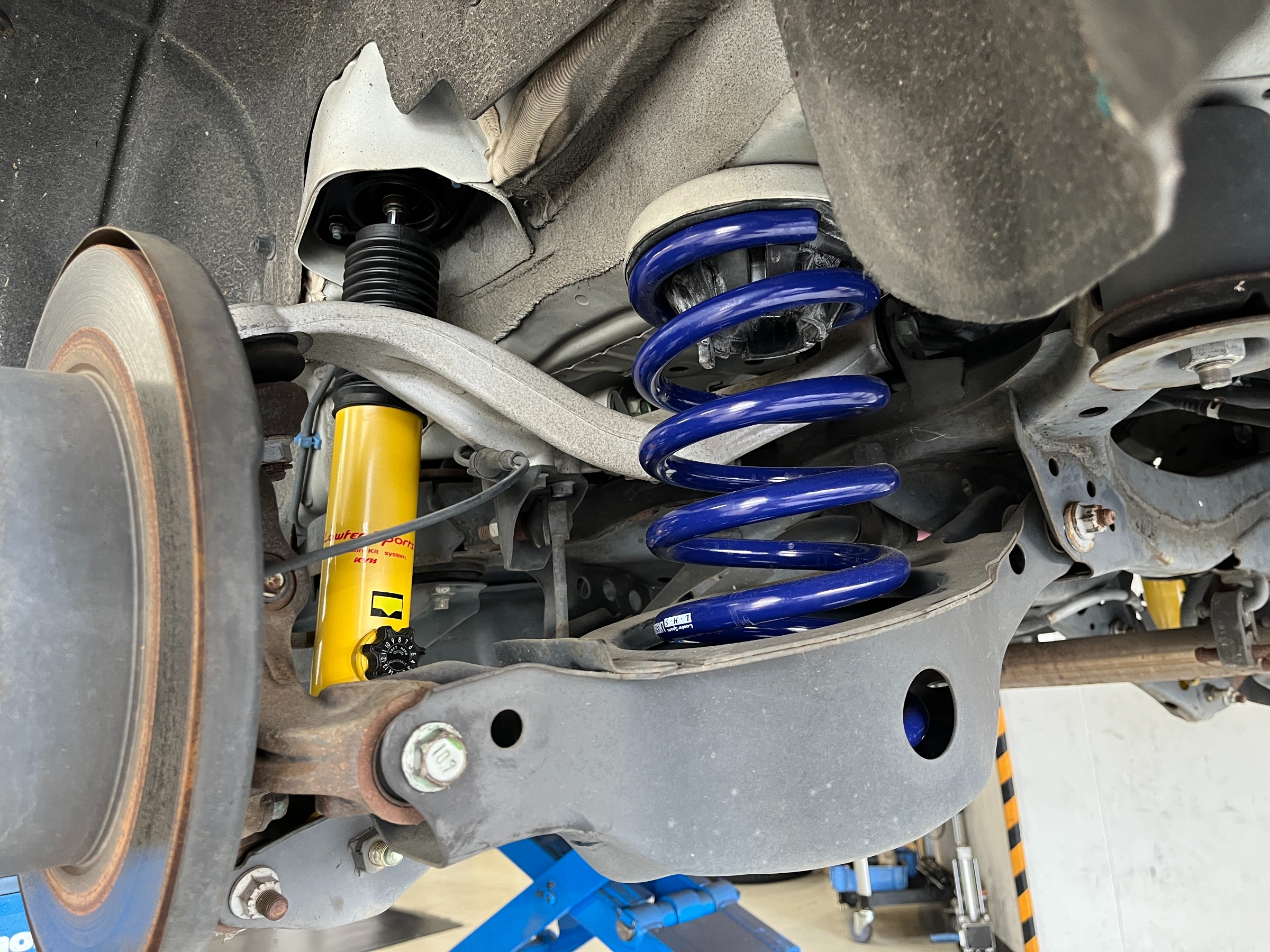 NISSAN ELGRAND TE52 “KYB Lowfer Sports PLUS KIT ”取付 | 日産