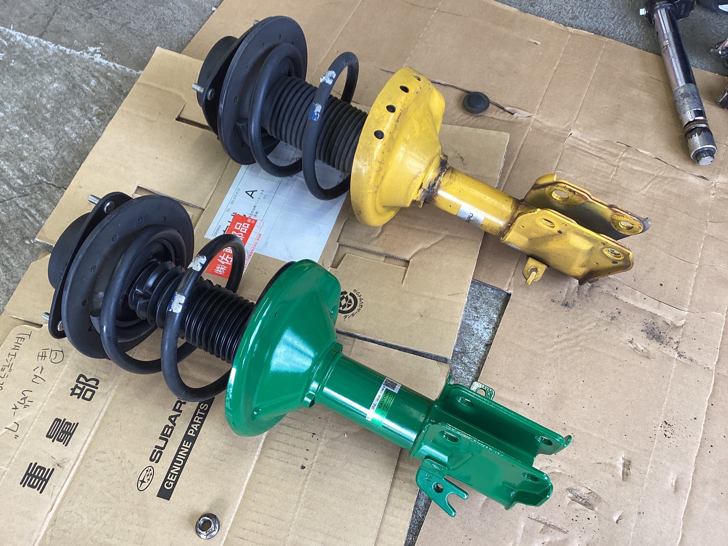 VM4 レヴォーグ　フロントショック VM4 レヴォーグフロントショック