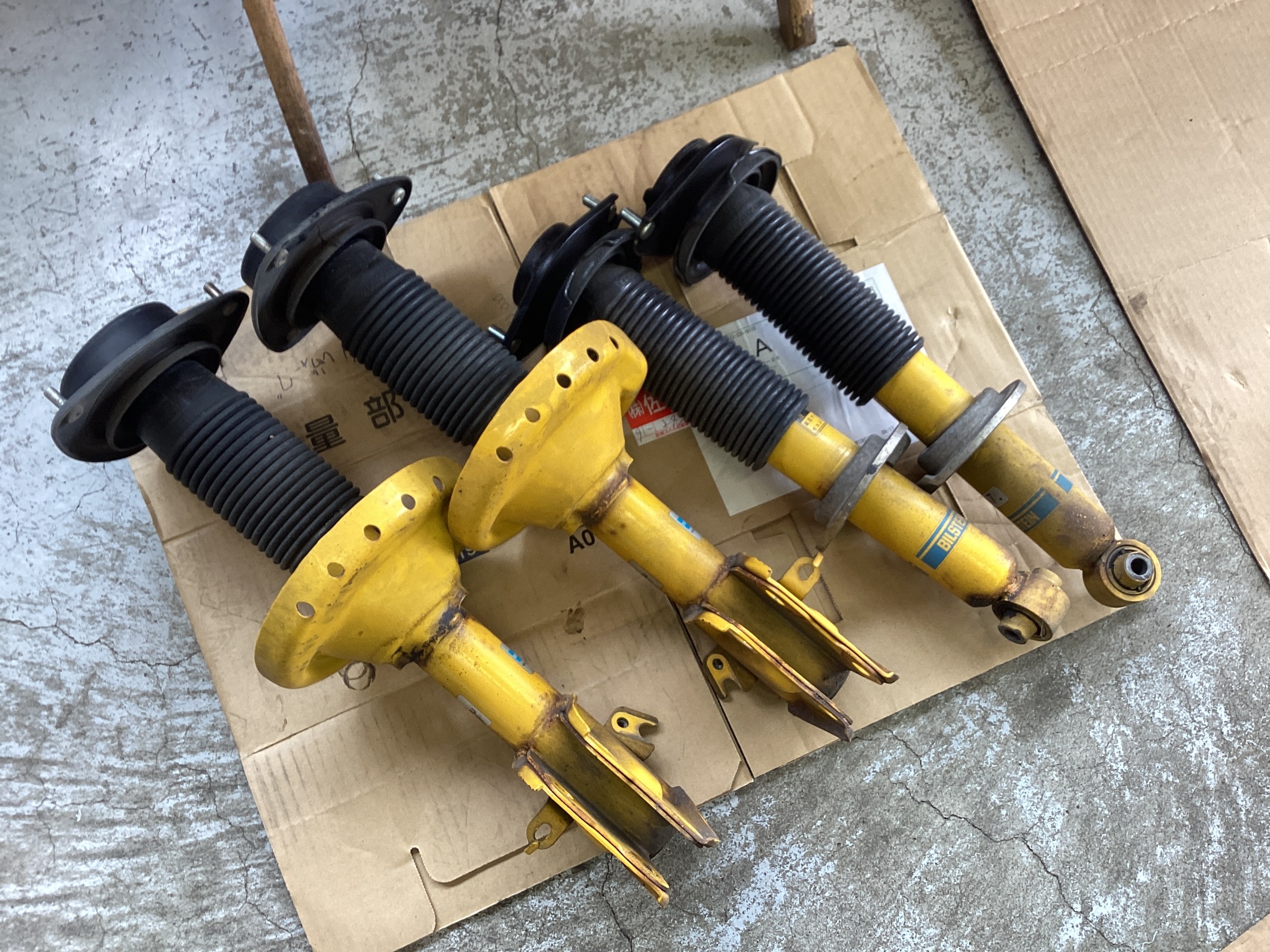 レヴォーグGTS VM4 ショックアブソーバー交換します！ | スバル