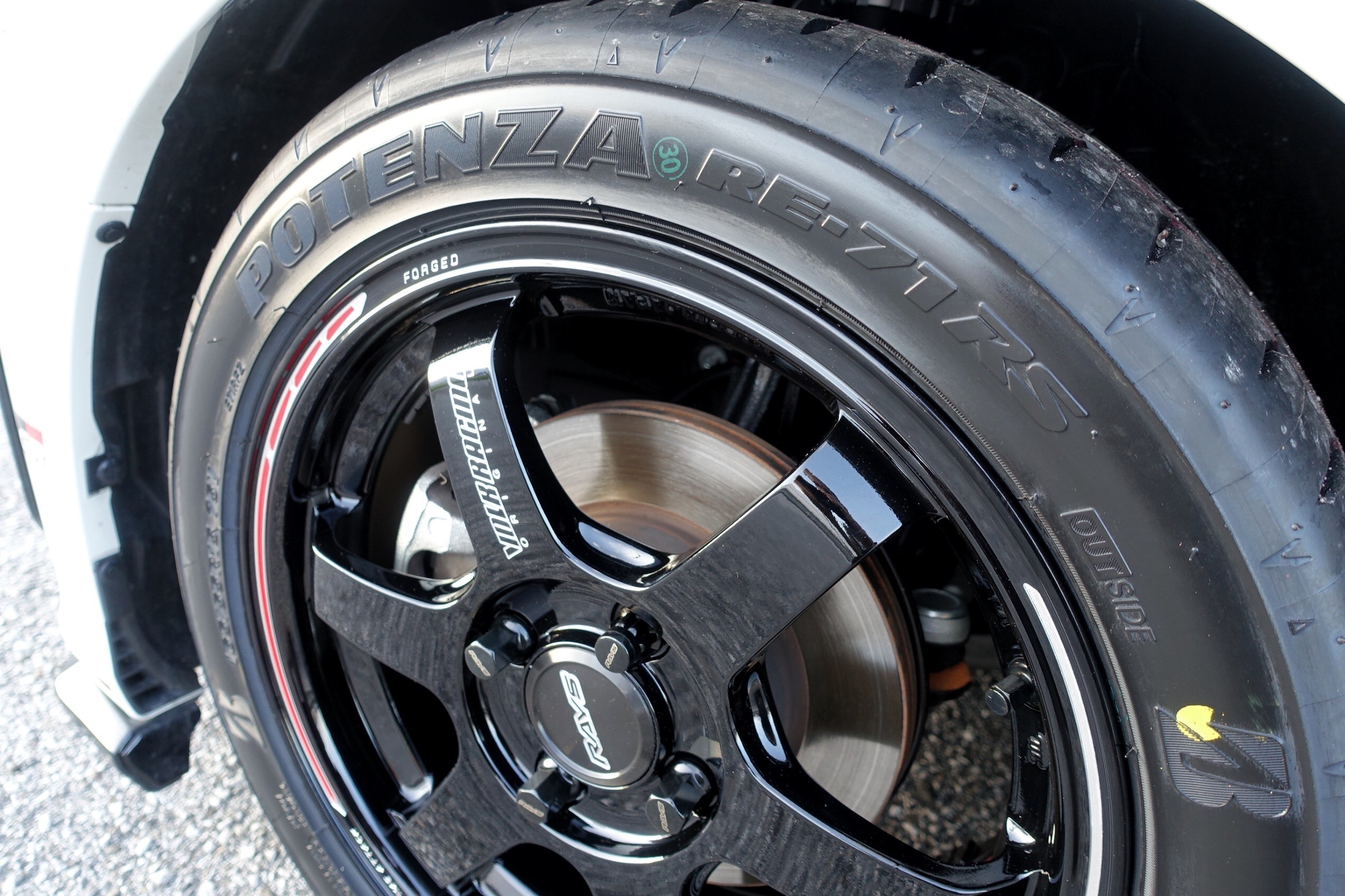 走りにこだわったあえてのインチダウンで足回りをトータルカスタマイズ