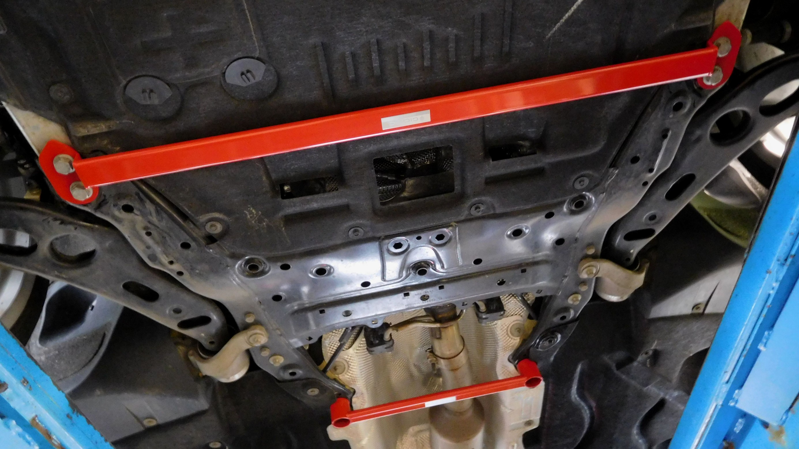 MINI F54 CLUBMAN に GIOMIC（ジオミック）メンバーブレースセットの