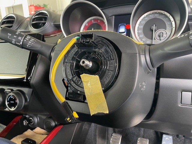 SUZUKI SWIFT Sport ZC33S × ローポジレール装着 ステアリング