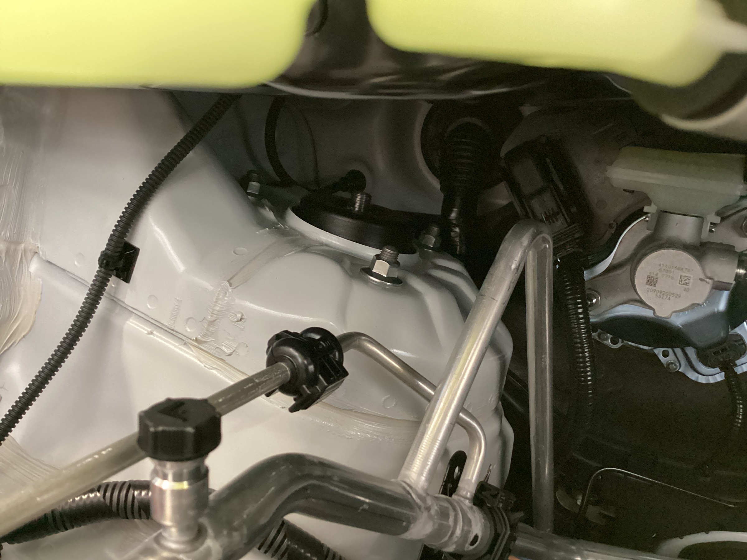 ノア ノア ハイブリッド4WD ZWR95W 車高調取り付けます！ | トヨタ