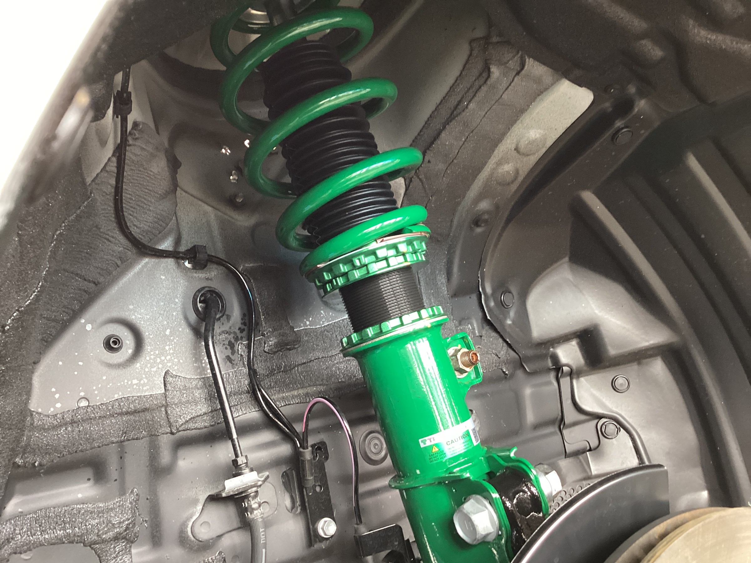 ノア ハイブリッド4WD ZWR95W 車高調取り付けます！ | トヨタ