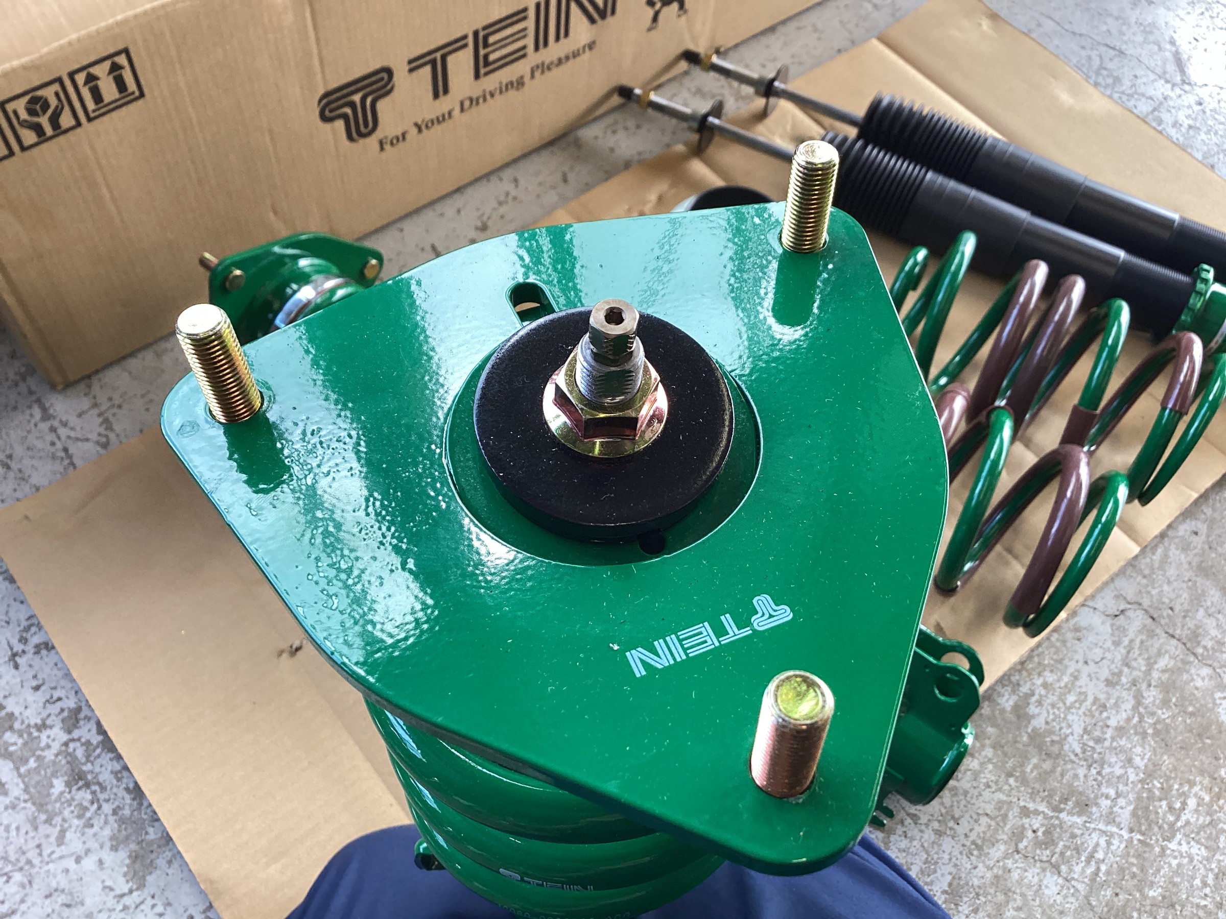 ノア ハイブリッド4WD ZWR95W 車高調取り付けます！ | トヨタ