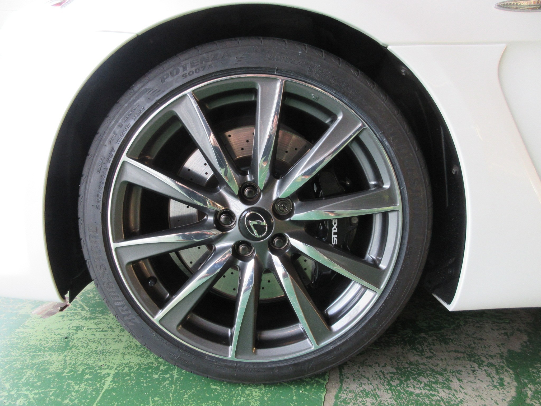 IS-F タイヤ交換 | レクサス IS-F タイヤ アライメント調整 | STAFF