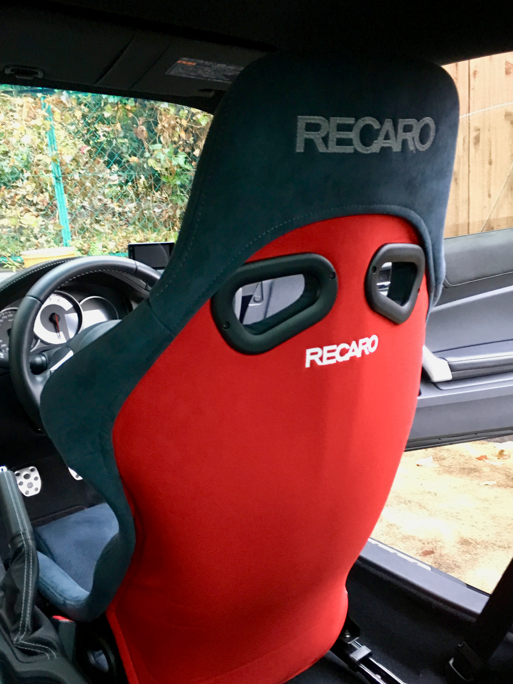 RECARO RS-G ALCANTARA Version ✖ バックレストカバー | トヨタ 86 | ☆メモらんだむ☆ | コクピット 福島 |  車のカスタマイズにかかわるスタッフより
