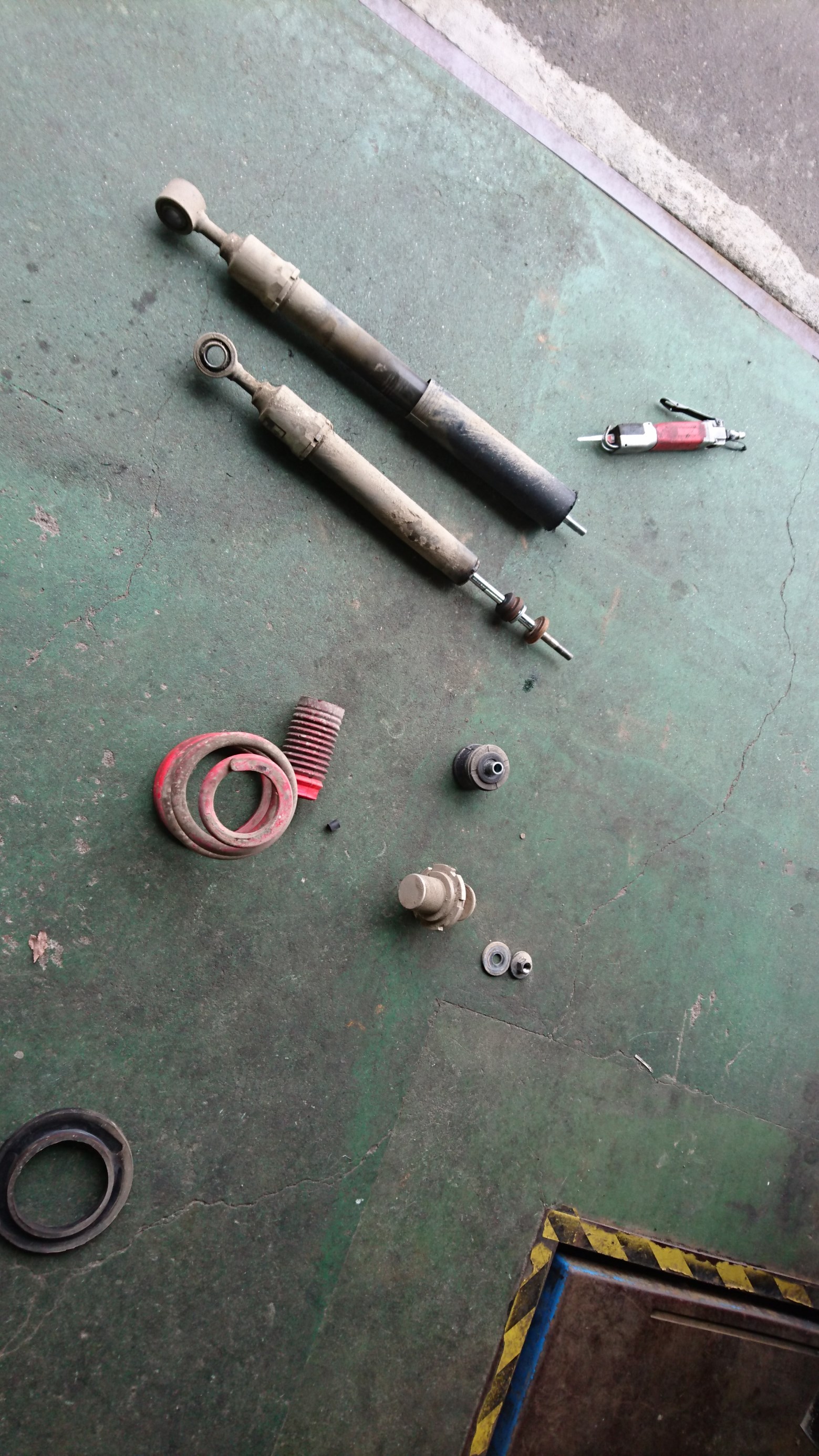 リア取り外した部品