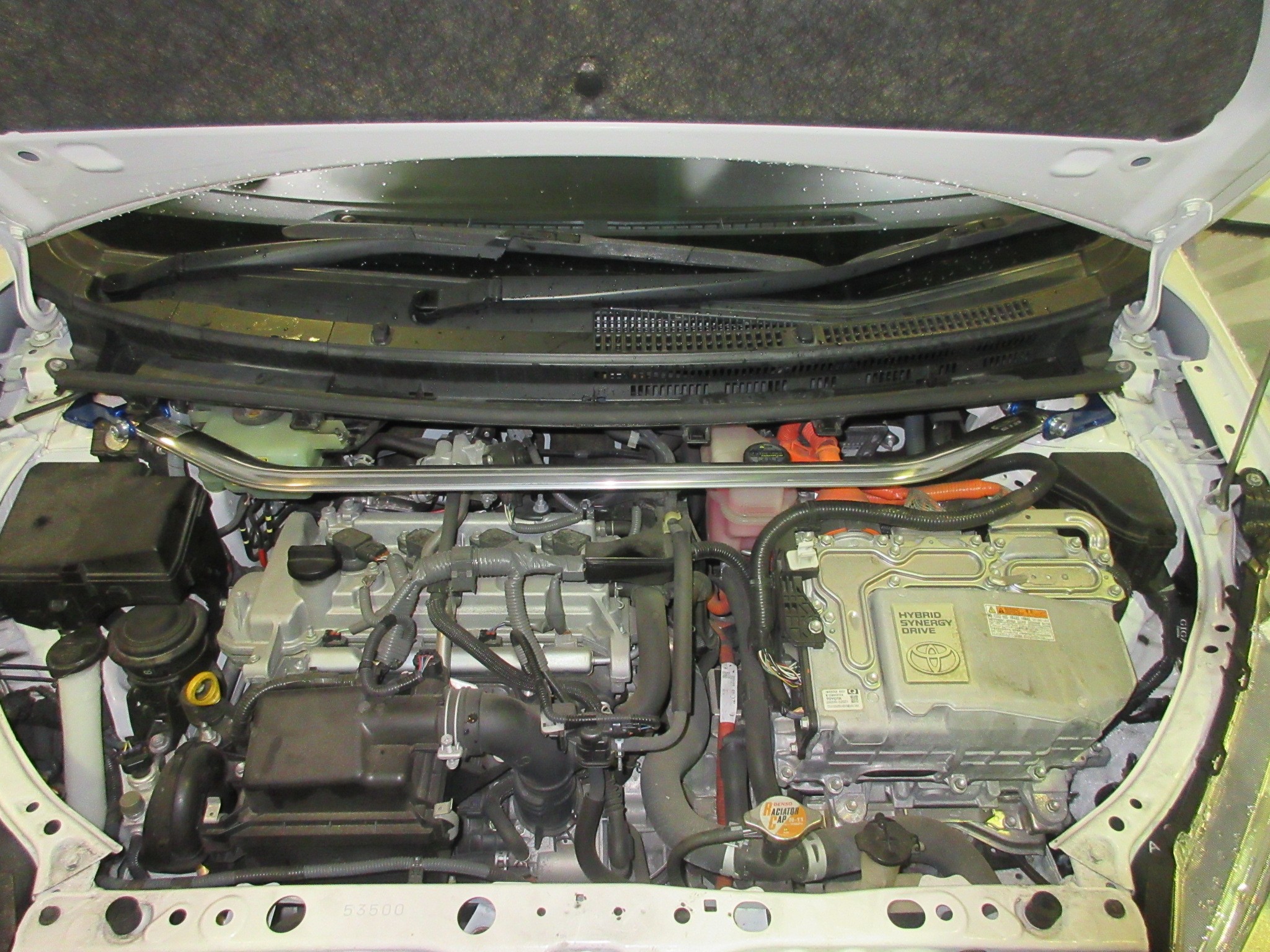 アクア ストラットバー取り付け | トヨタ アクア その他パーツ | STAFF