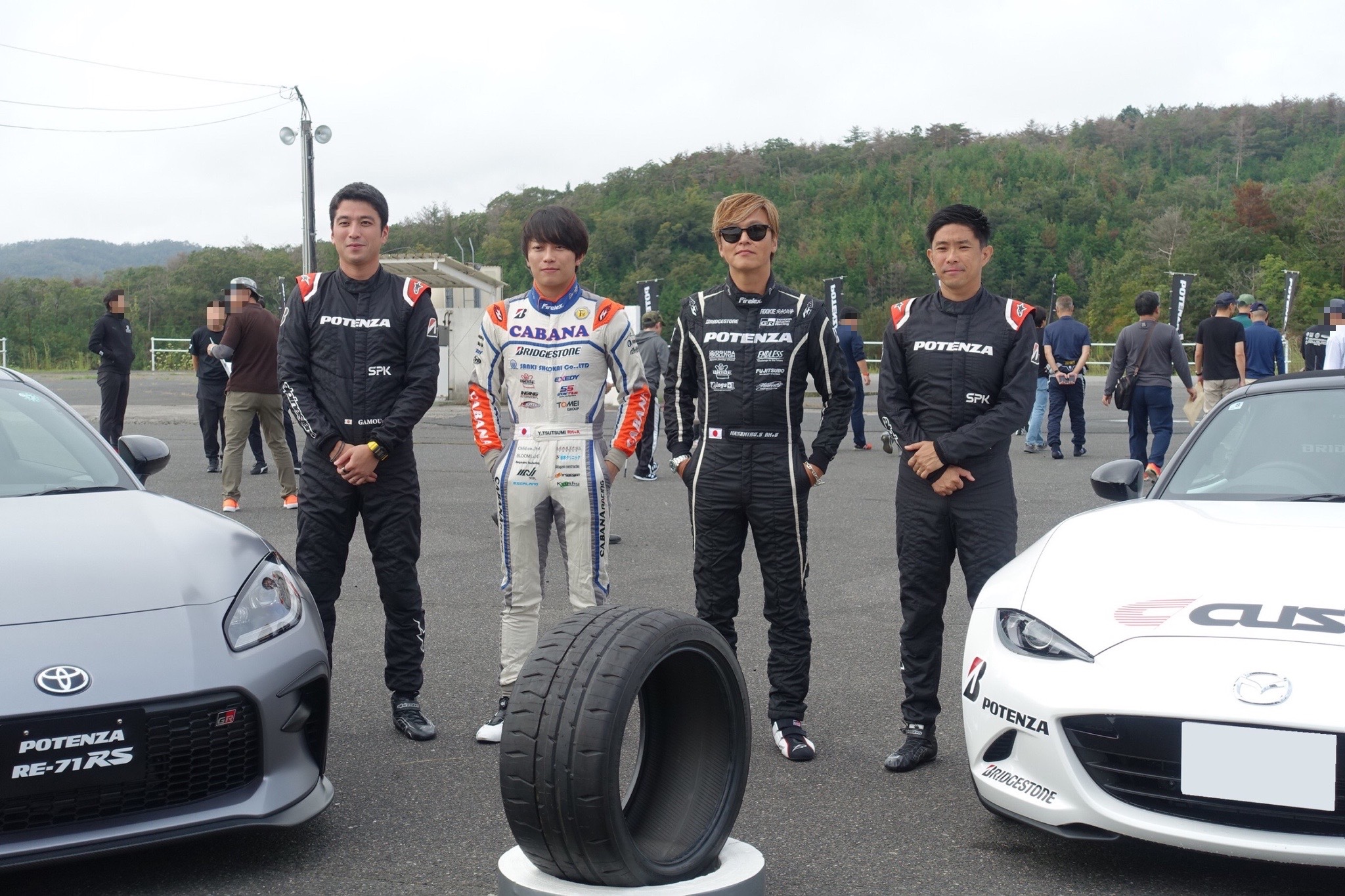 全開で走って、カッコ良いカスタムカーを見て、運が良ければプロ