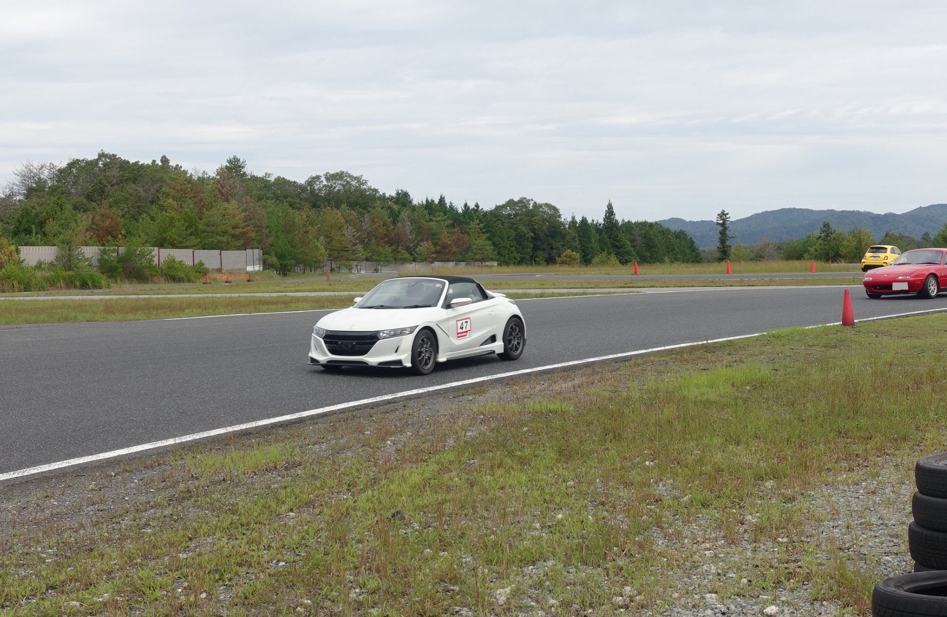 全開で走って、カッコ良いカスタムカーを見て、運が良ければプロ