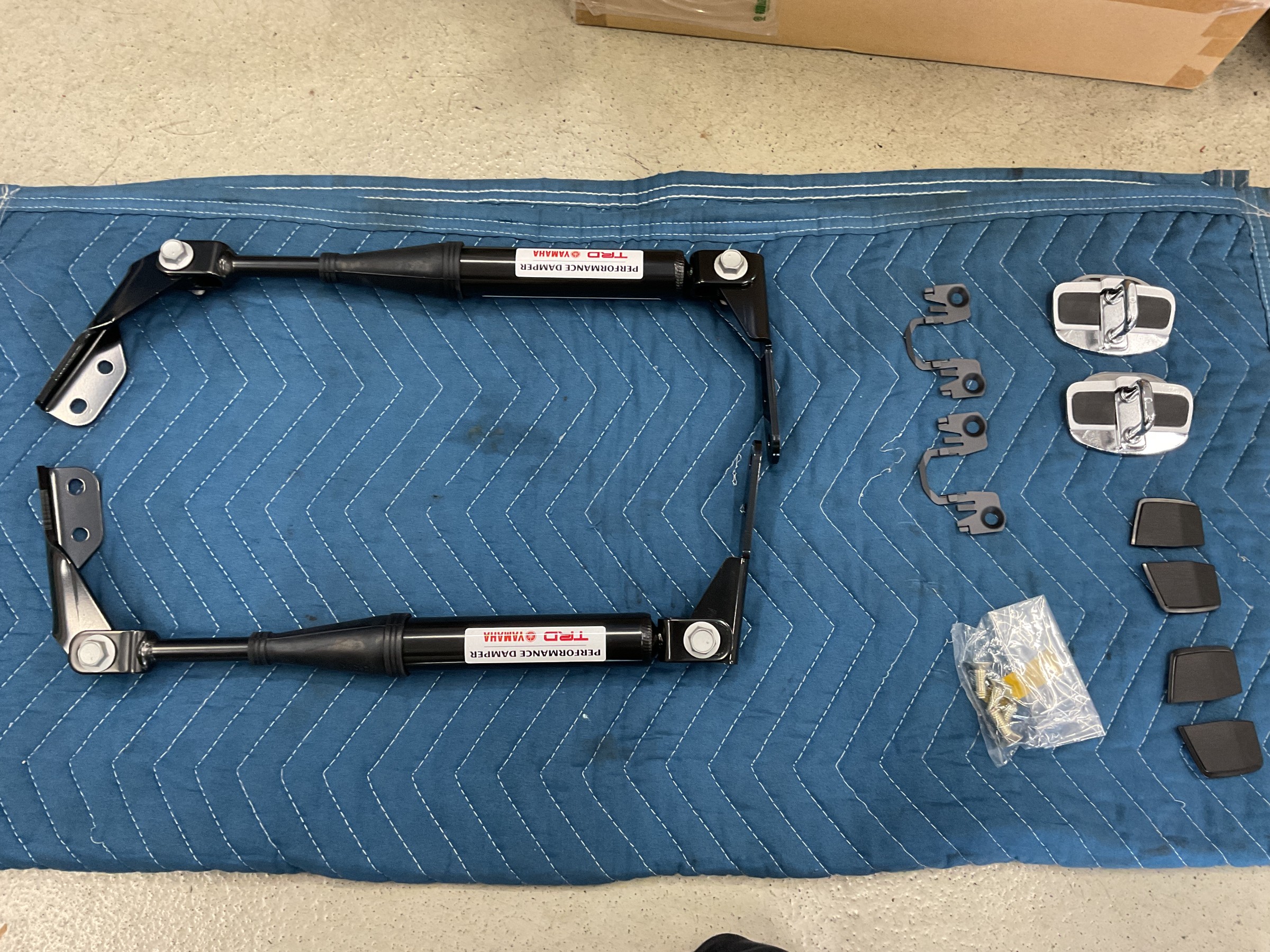 GR86 TRDパフォーマンスダンパー TRDドアスタビライザー | トヨタ GR86