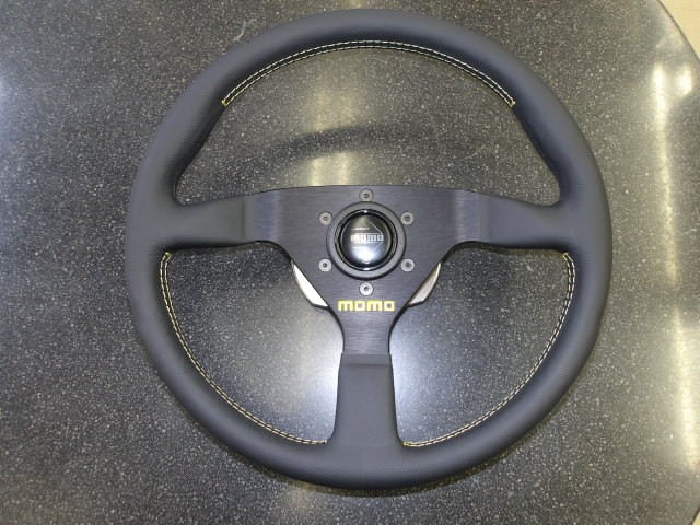 RXｰ7（FC3S）momo製スポーツステアリング「ヴェローチェレーシング：V