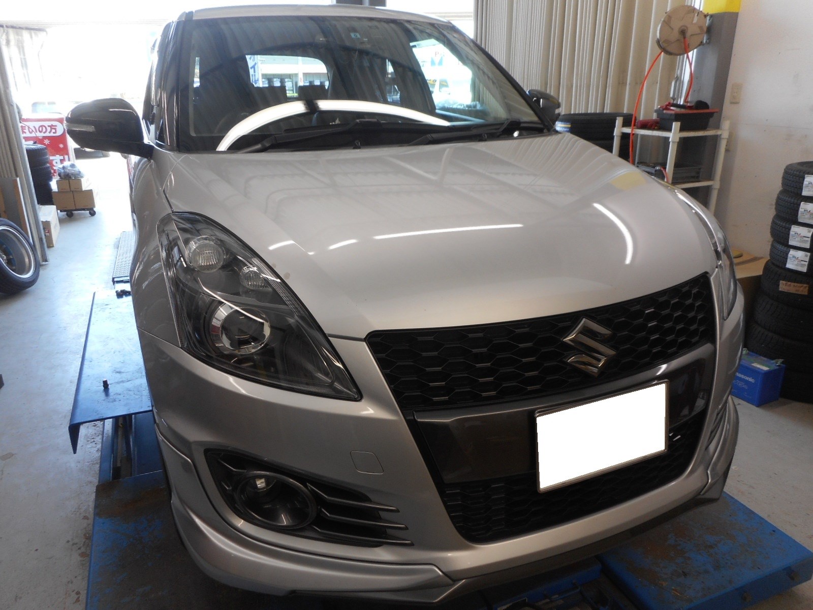 スイフト Zc72s ショック交換 スズキ スイフト カスタマイズ別ショーケース コクピット 名取 お店の取付加工事例紹介