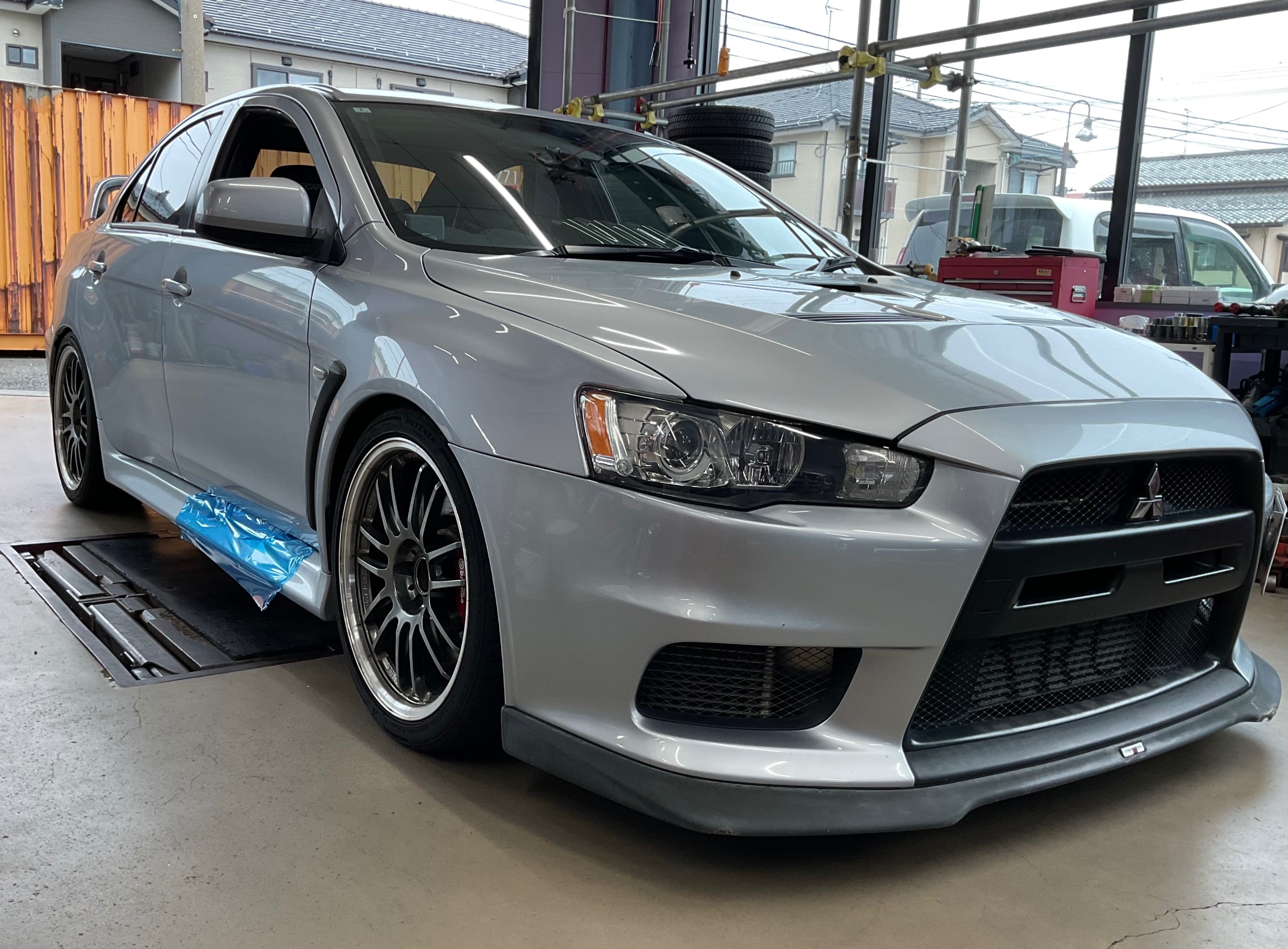 三菱/ランサーエボリューションX】にRECARO新フルバケットシートRSSを