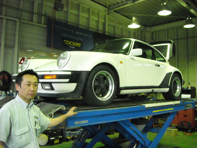 ポルシェ930ターボ オイル交換！ | カスタマイズ別ショーケース | コクピット 名取 | お店の取付加工事例紹介