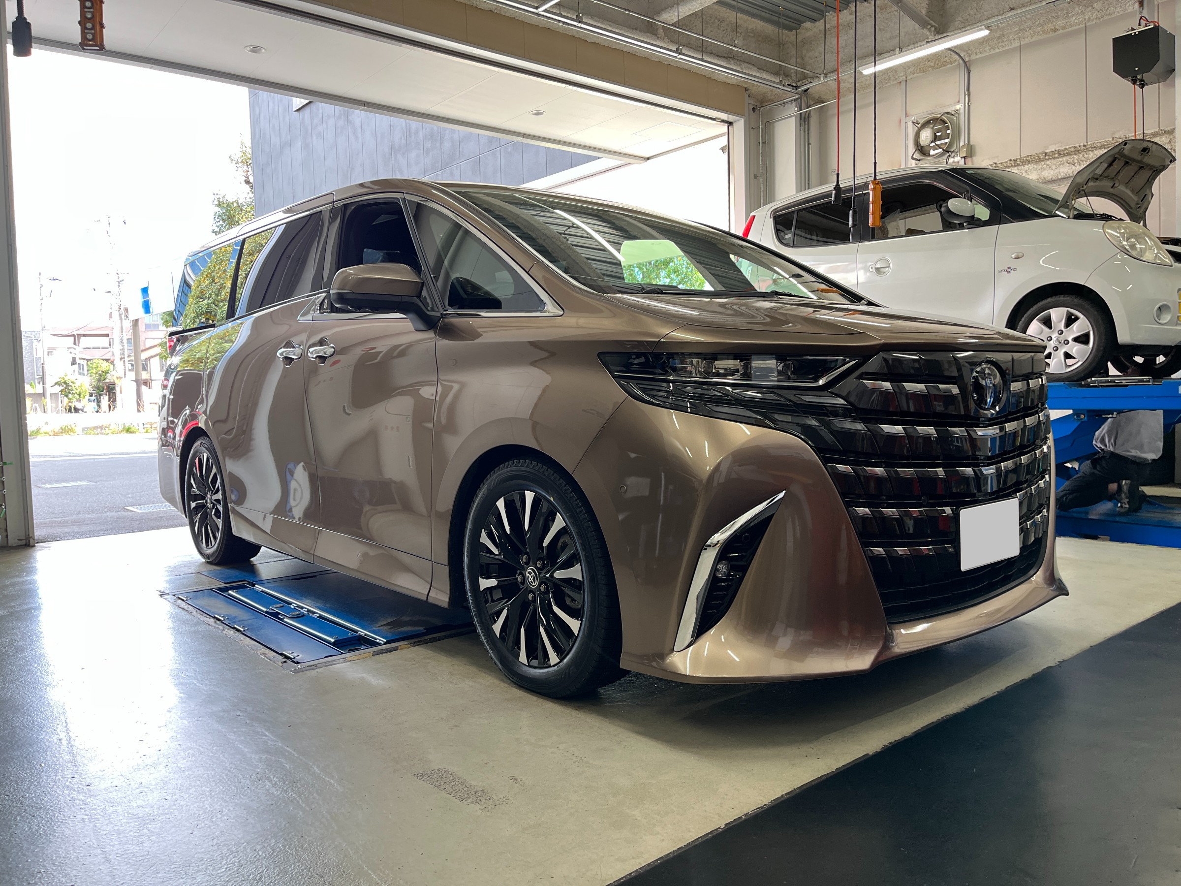 ALPHARD HYBRID 45W スタッドレスタイヤ取付 | トヨタ アルファード