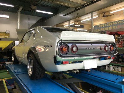 スカイラインケンメリ テンションロッド交換、アライメント調整 | 日産