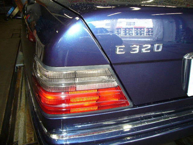 ベンツ　w124 リアガーニッシュ　ハーフ　未使用 港区おじ様 W126 560SEL ホワイト 2オーナー・7万キロ レストア 第33