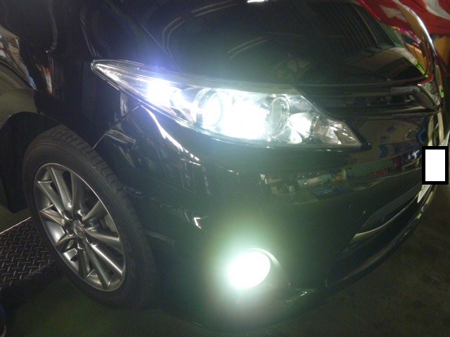 50エスティマにHID取り付け☆ | トヨタ エスティマ HID・LED（その他電装系） HID・LED（その他電装系） > HIDシステム取付 |  アフターパーツ取り付け事例☆ | コクピット 麻生 | お店の得意技紹介