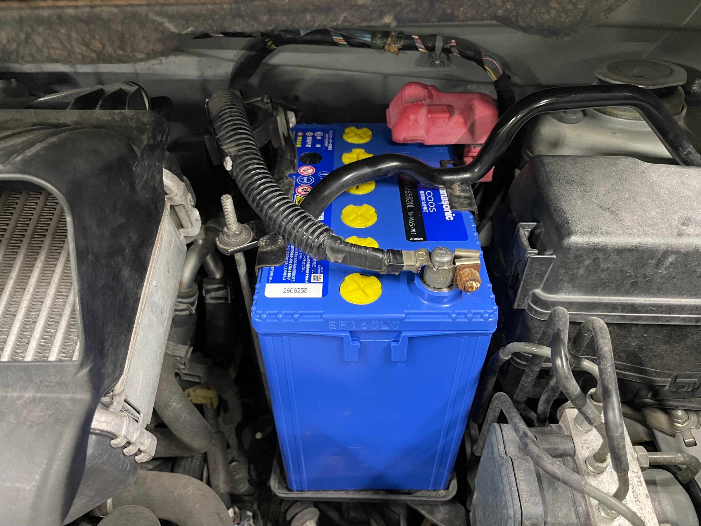 スタイルコクピットズーム　ダイハツ タントカスタム LA600S　バッテリー交換