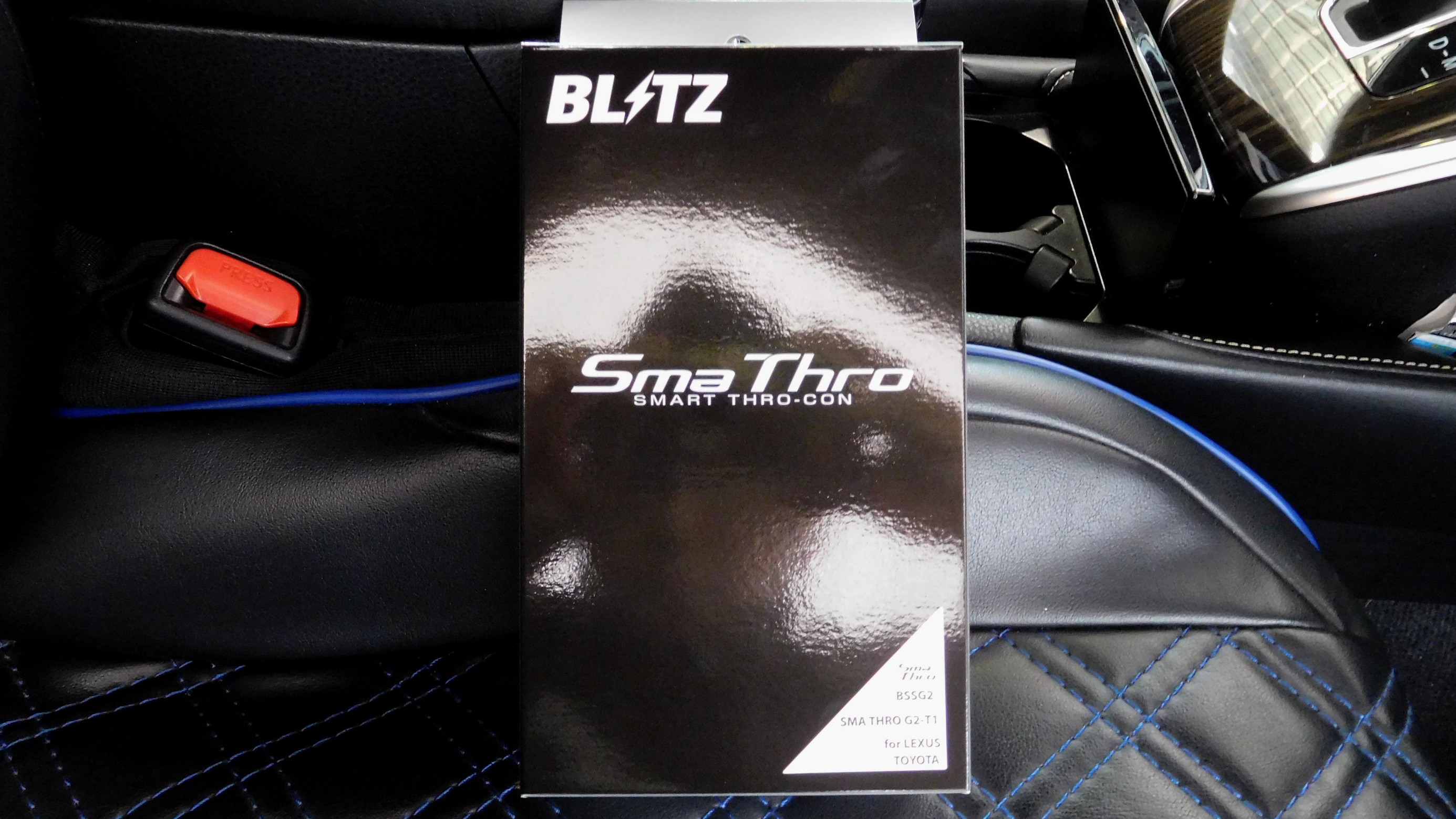 トヨタ ZSU65W ハリアー にスロットルコントローラー取付 ／ BLITZ