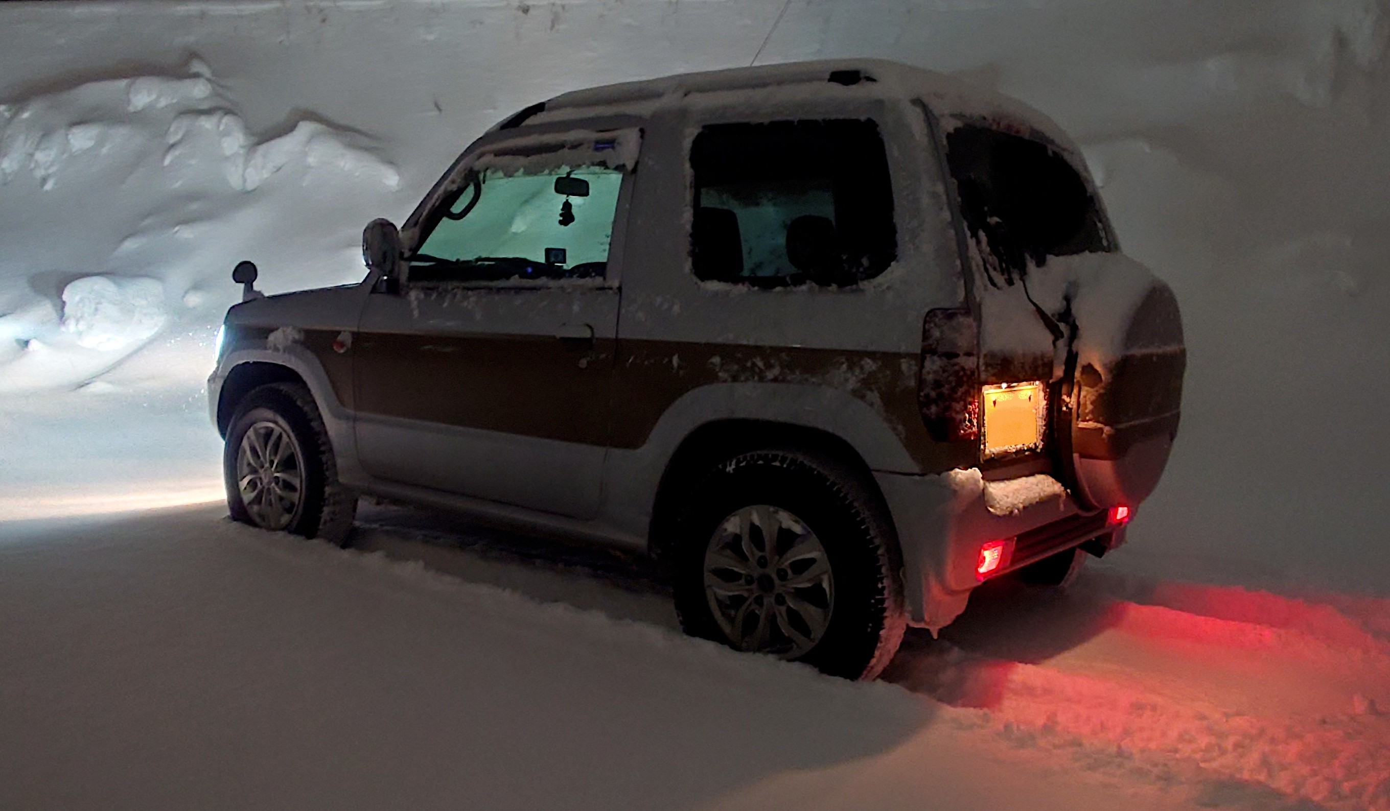 【発送不可】パジェロミニ向け　スタッドレス　2022年製8分山　ブリザック 発送不可】パジェロミニ向け スタッドレス 2022年製8分山 ブリザック