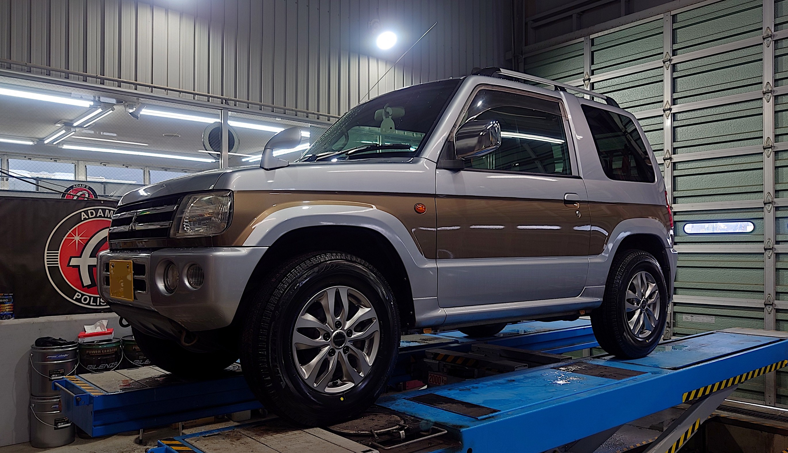 ブリヂストンのスタッドレスタイヤ『ブリザック WZ-1』の装着作業