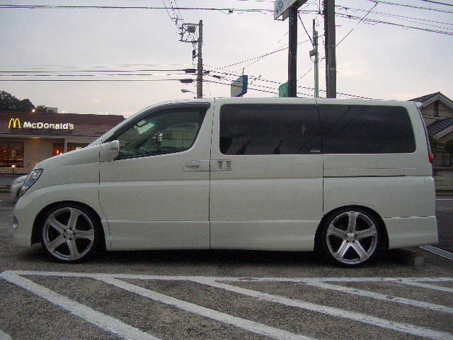 E51エルグランド車高調取り付け!! | アフターパーツ取り付け事例