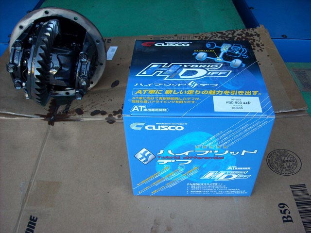 200系ハイエース × クスコ ハイブリッドデフ | テクニカルショーケース