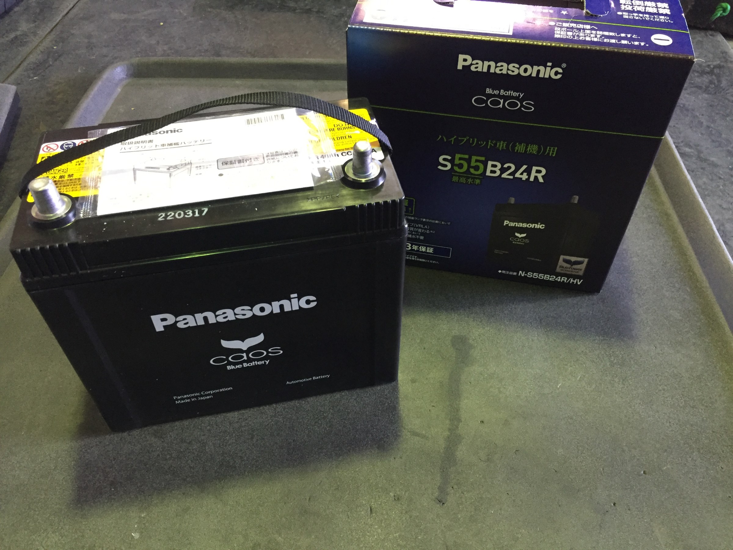 パナソニック Hv用 カオスバッテリー トヨタ プリウス メンテナンス オイル バッテリー他 Pit作業レポート Cockpit Age3 コクピットエイジ 車のカスタマイズにかかわるスタッフより