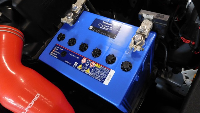 トヨタ Zsu65w ハリアー のバッテリー交換作業 Panasonic Caos アイドリングストップ車用 トヨタ ハリアー メンテナンス オイル バッテリー他 Hid Led その他電装系 電装系関連パーツ取付 Feel Book スタイルコクピット フィール 車のカスタマイズに