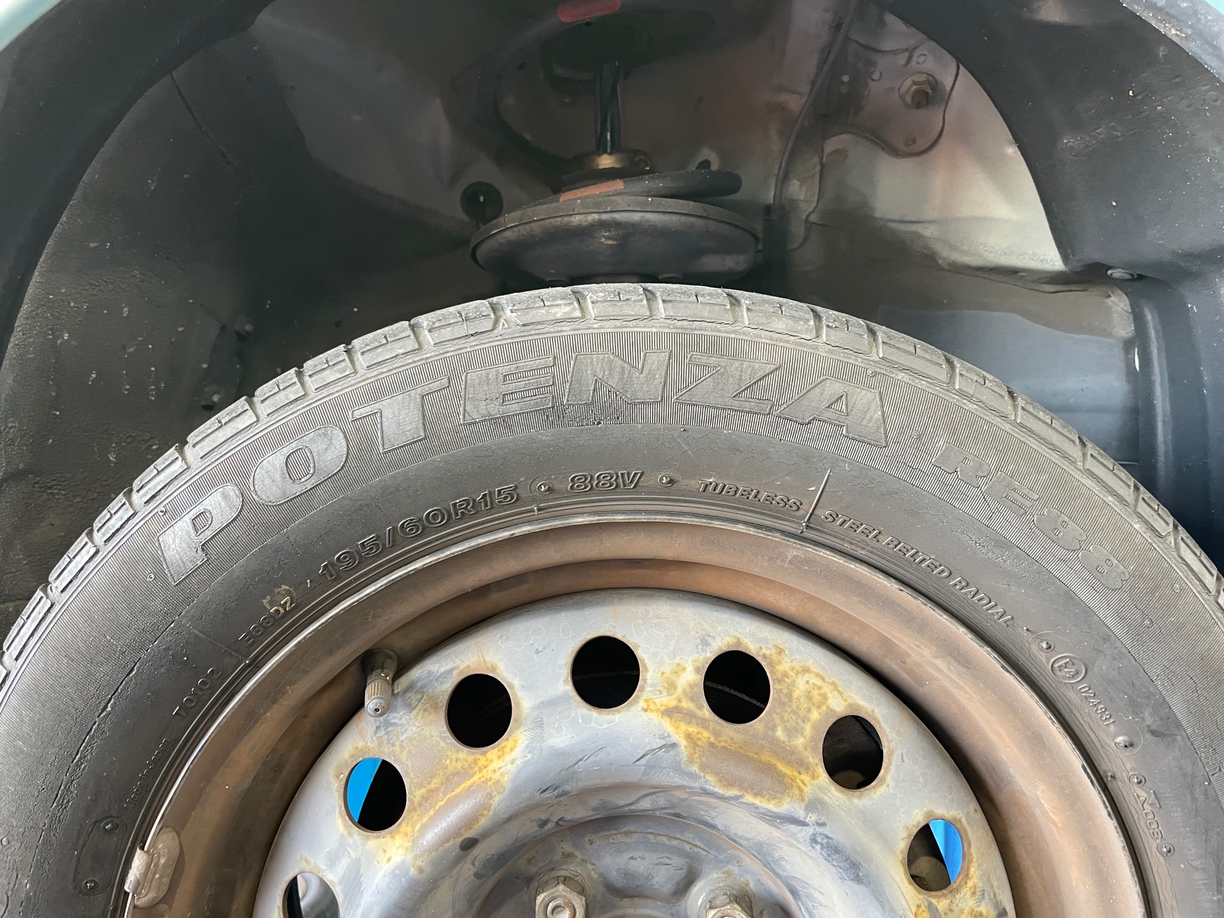 スタイルコクピットズーム　トヨタ カローラスパシオ NZE121N　タイヤ交換〈NEWNO装着〉