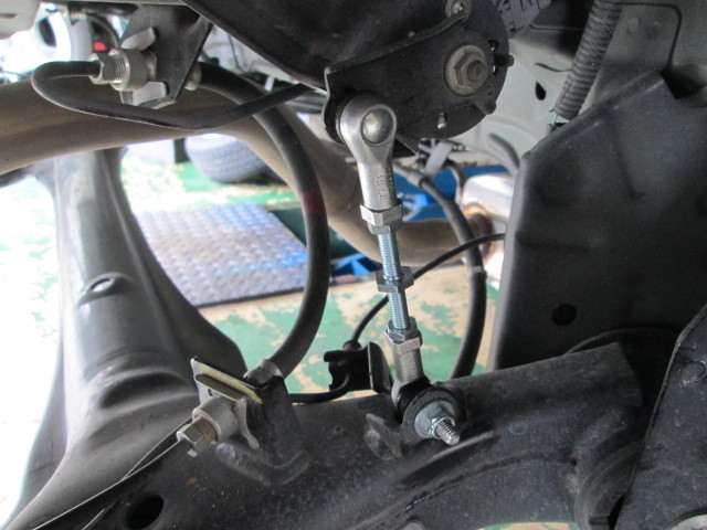 ホンダ N Box カスタム ローダウンサス 光軸調整ロッド 取付け よ ひんのさぎょうにっき スタイルコクピット 桑名 お店の得意技紹介