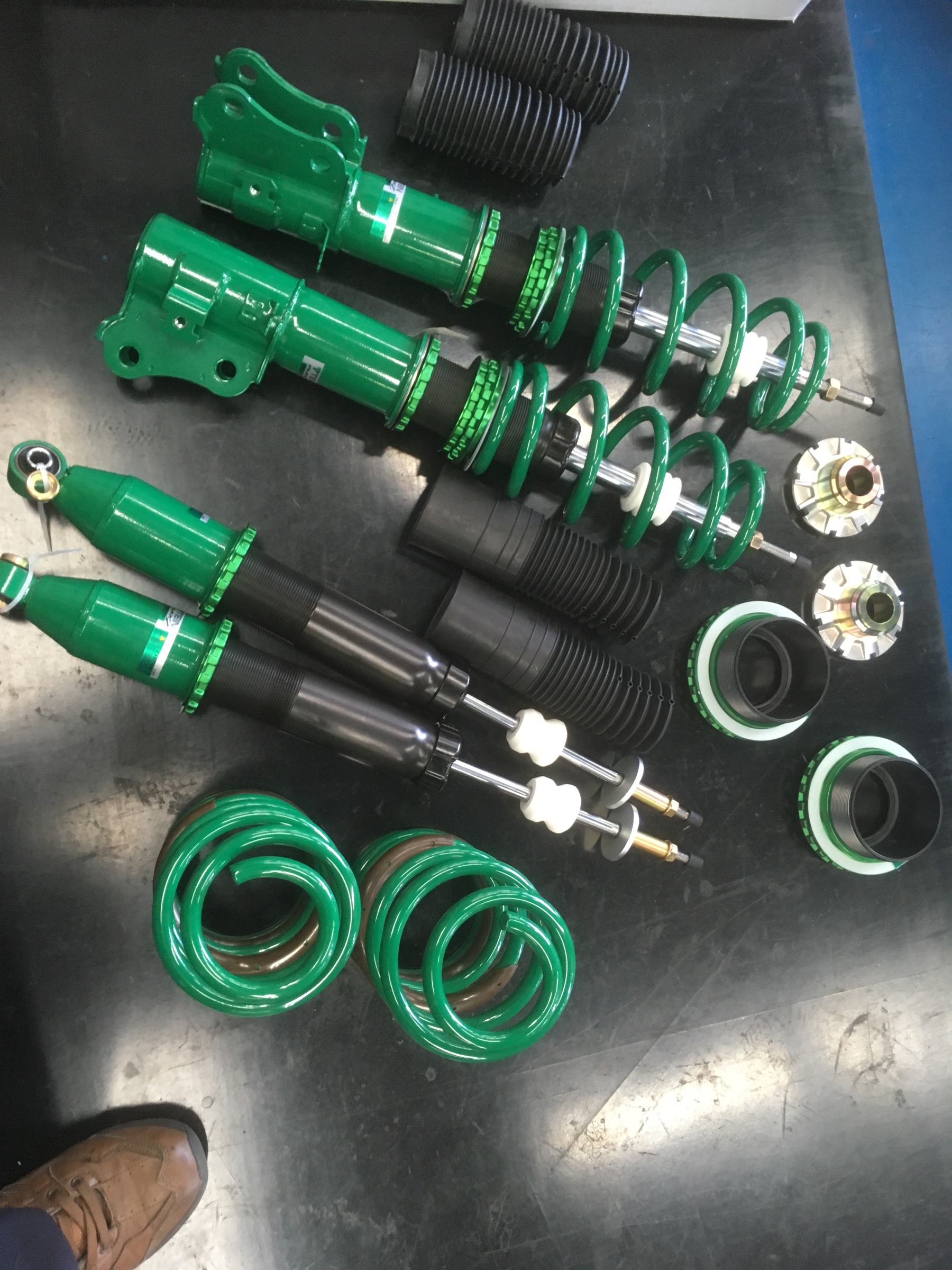 Gb7 フリード車高調取り付け ホンダ フリード カスタマイズ日記 コクピット 相模原 車のカスタマイズにかかわるスタッフより