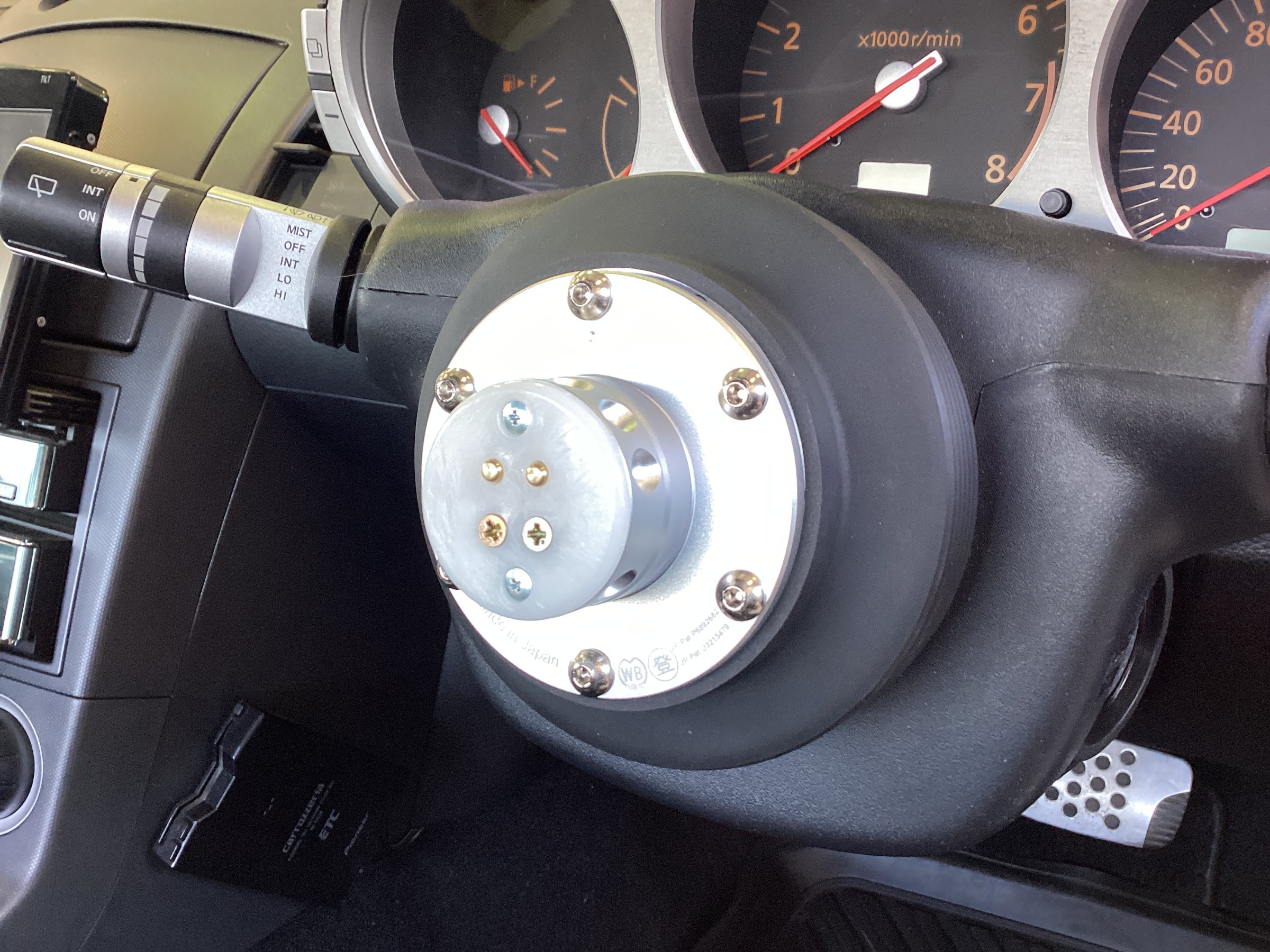 フェアレディZ Z33 RECAROシート＆MOMOステアリング取り付けます